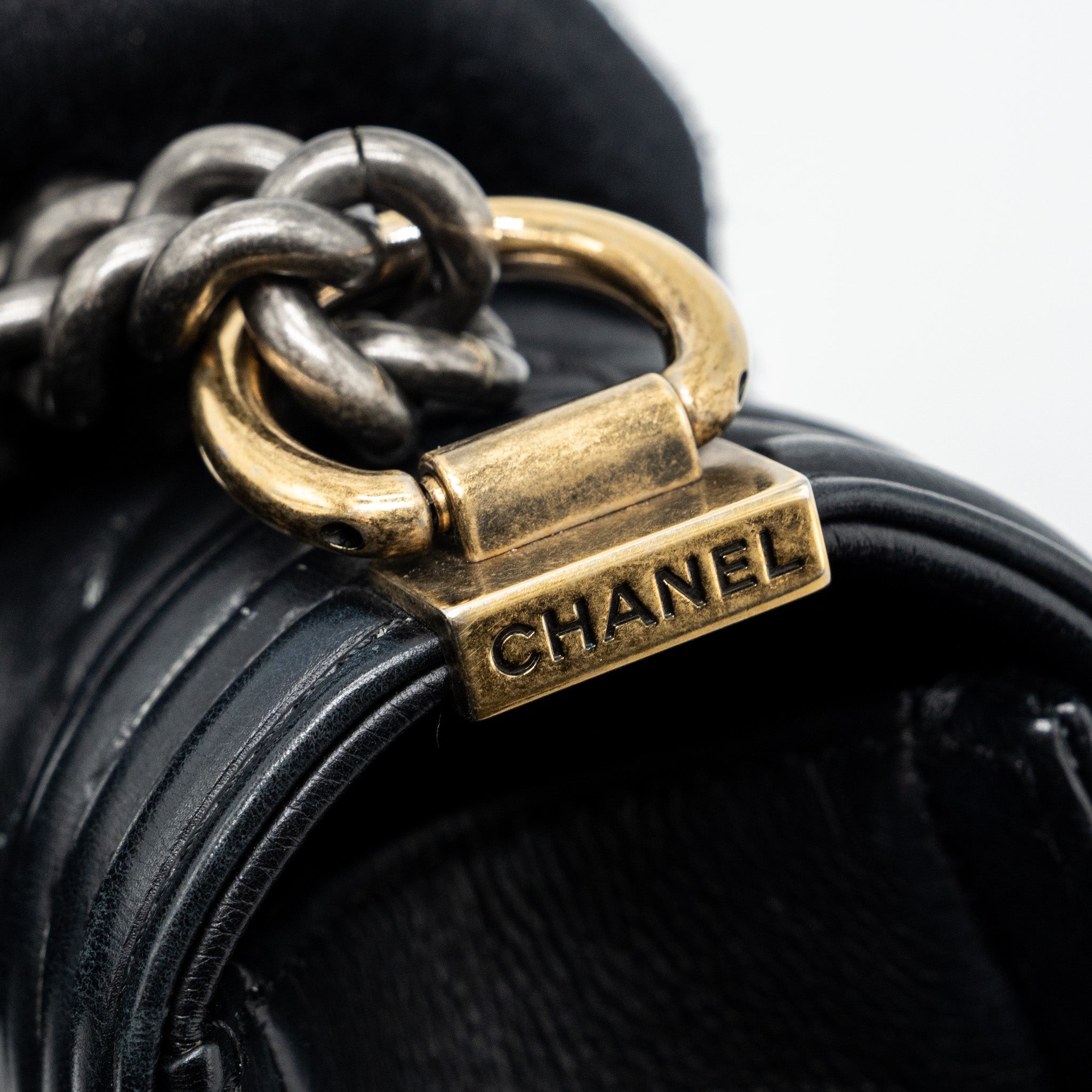 CHANEL MEDIUM BOY BAG CALFSKIN BLACK MULTICOLOUR HARDWARE
