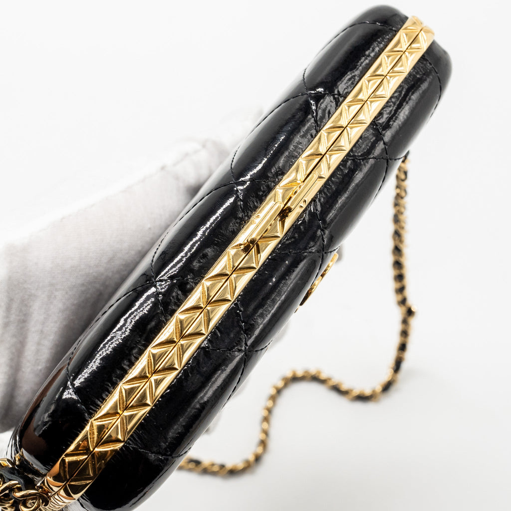 CHANEL 21A CC BOX WITH CHAIN PATENT BLACK GHW