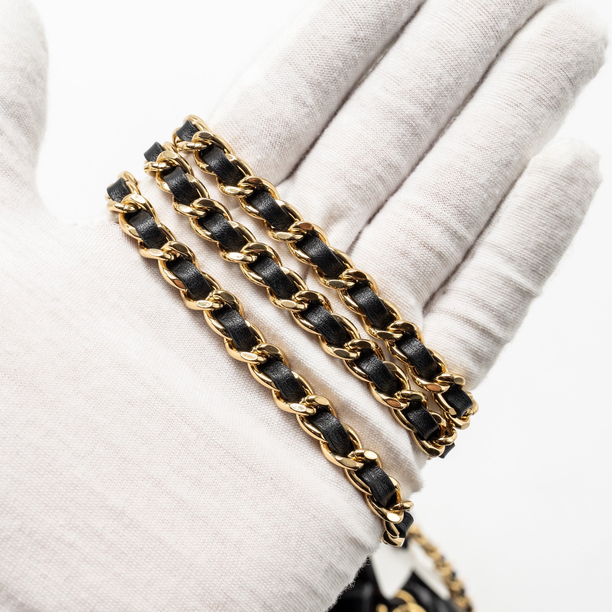 CHANEL 21A CC BOX WITH CHAIN PATENT BLACK GHW