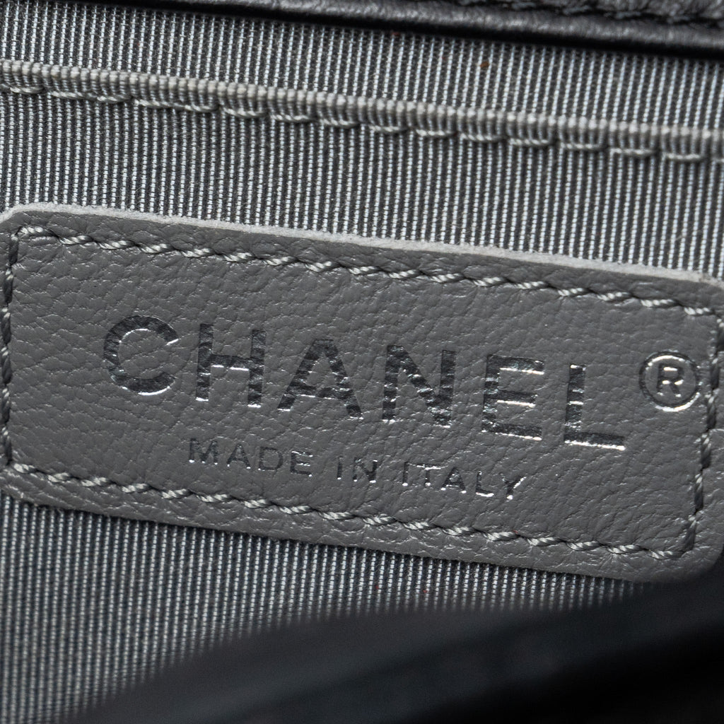 CHANEL MEDIUM BOY BAG CALFSKIN BLACK MULTICOLOUR HARDWARE