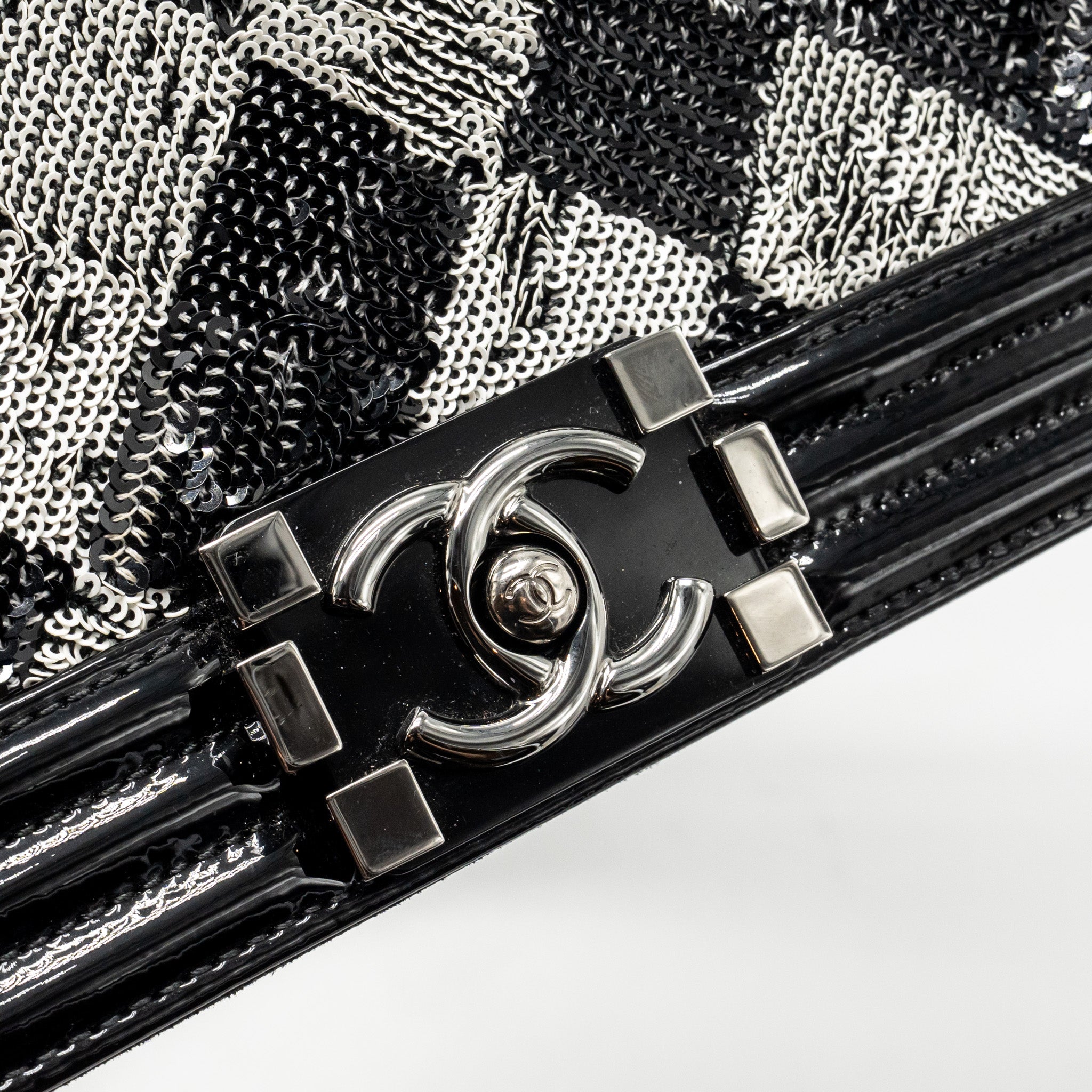 CHANEL MEDIUM BOY BAG SEQUIN/PATENT BLACK/WHITE SHW