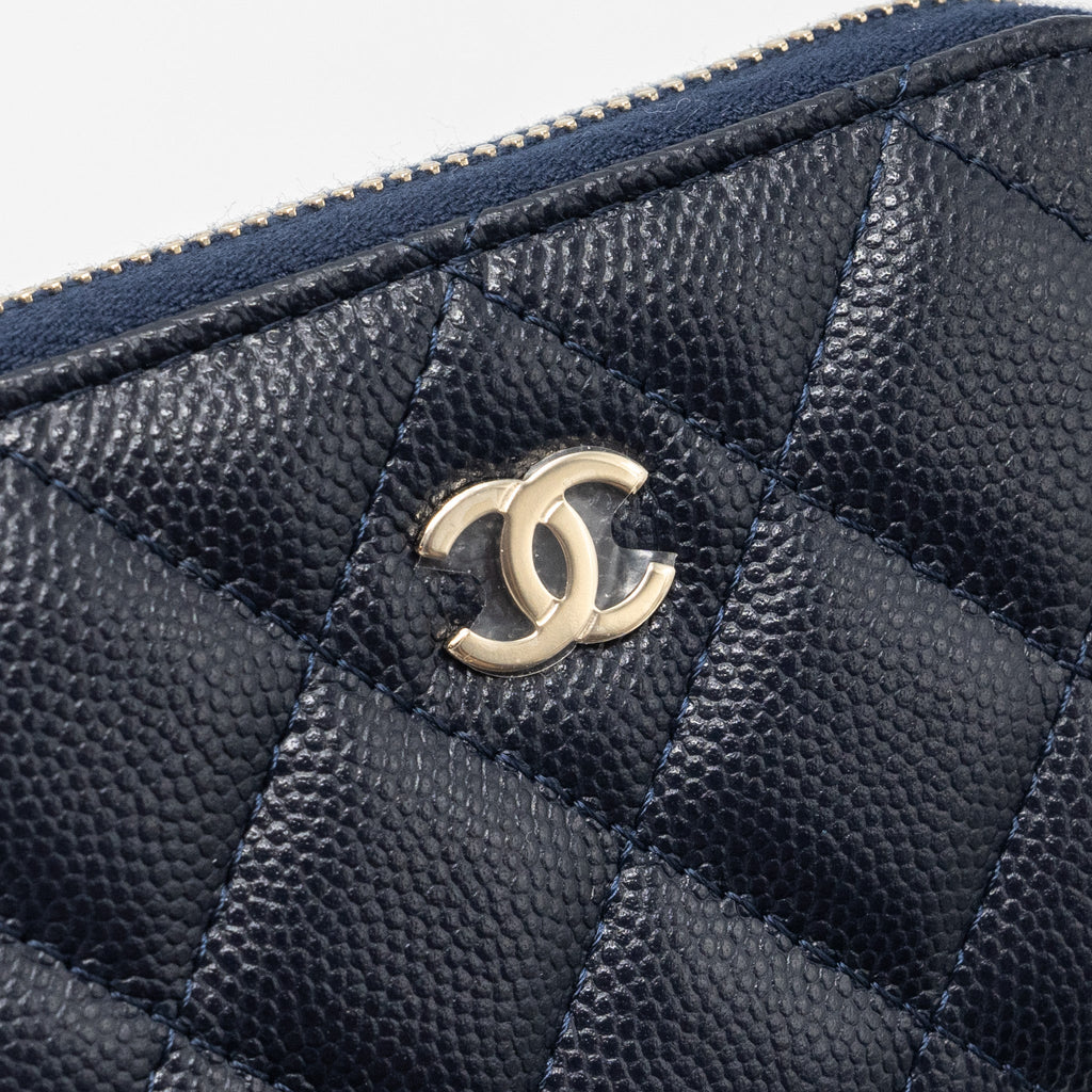 CHANEL QUILTED ZIP CARD HOLDER CAVIAR NAVY SHW (MICROCHIP)