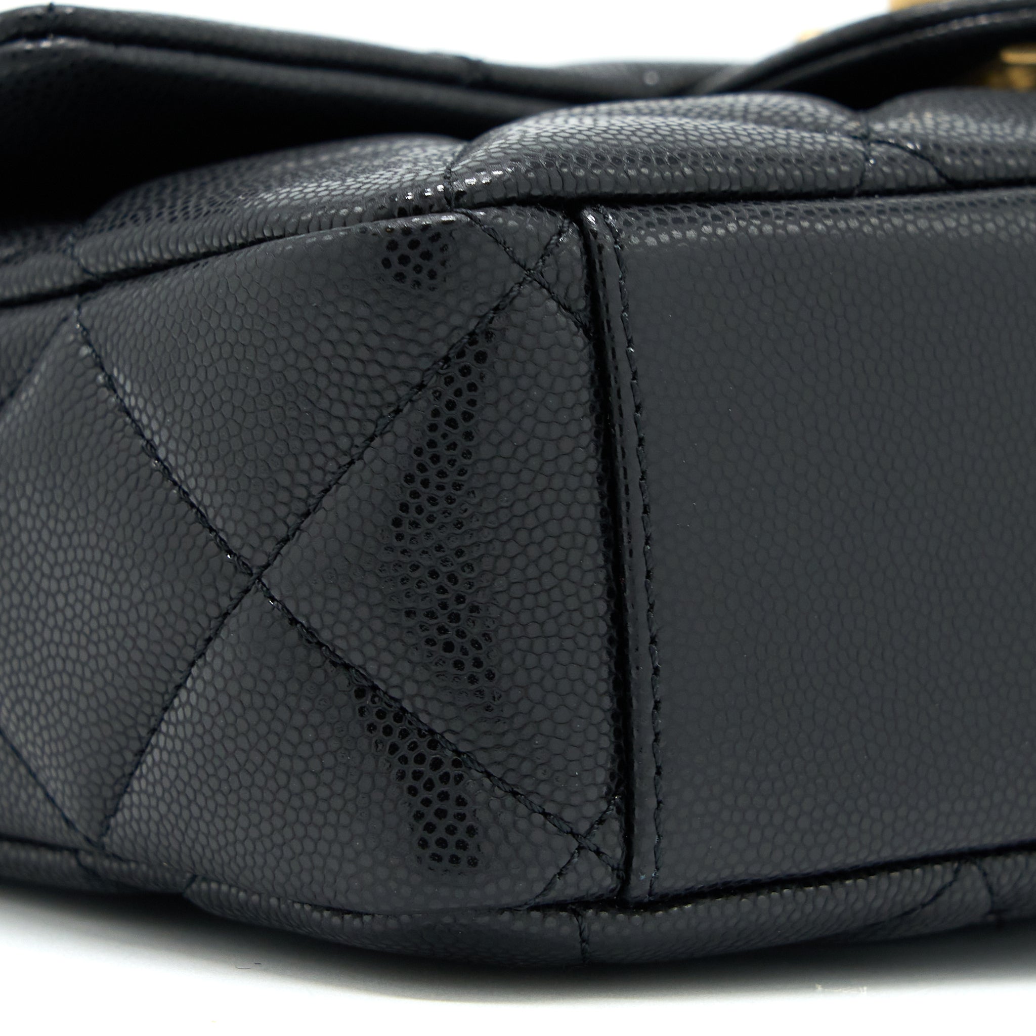 CHANEL 22A SMALL FLAP BAG GRAINED SHINY CALFSKIN BLACK BRUSHED GHW(MICROCHIP)