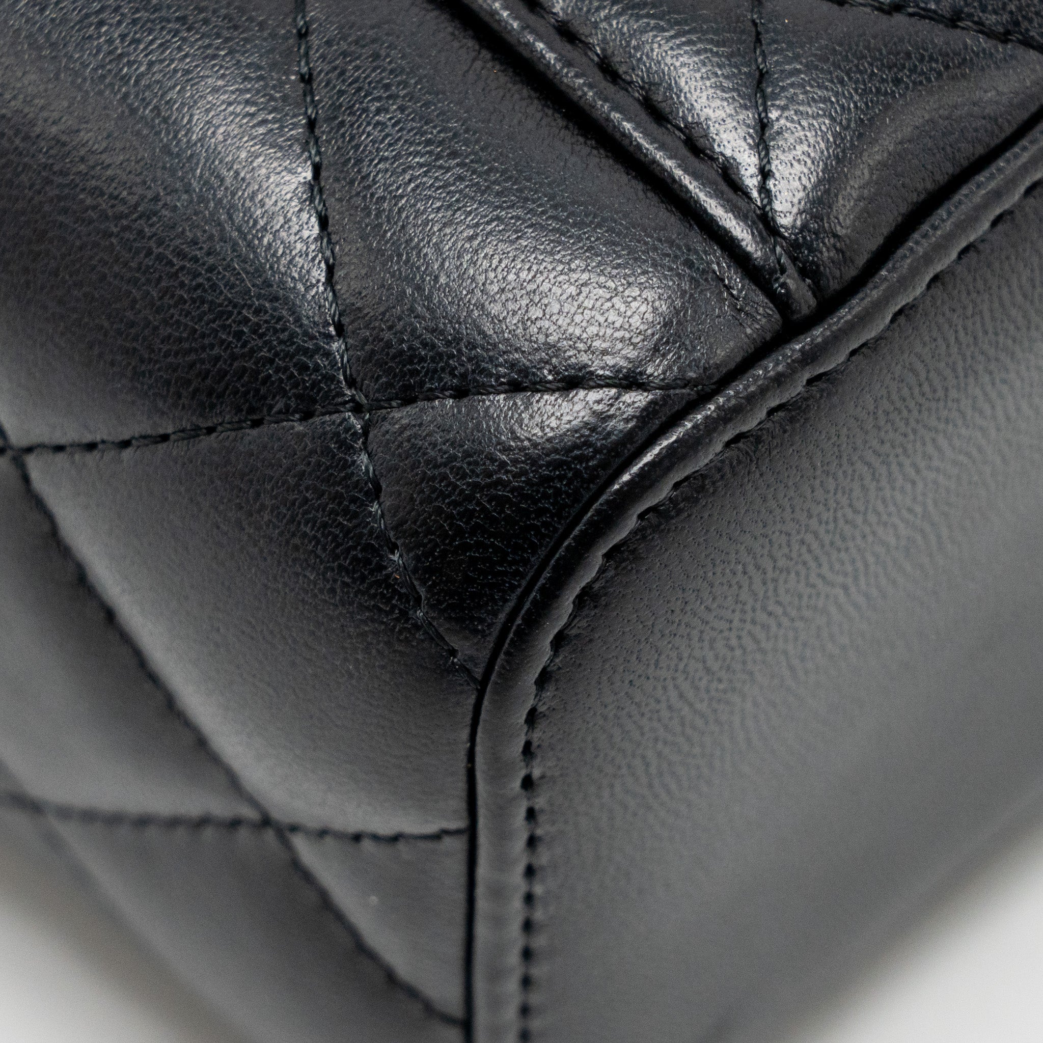 CHANEL 22S PEARL CRUSH MINI VANITY WITH CHAIN LAMBSKIN BLACK GHW