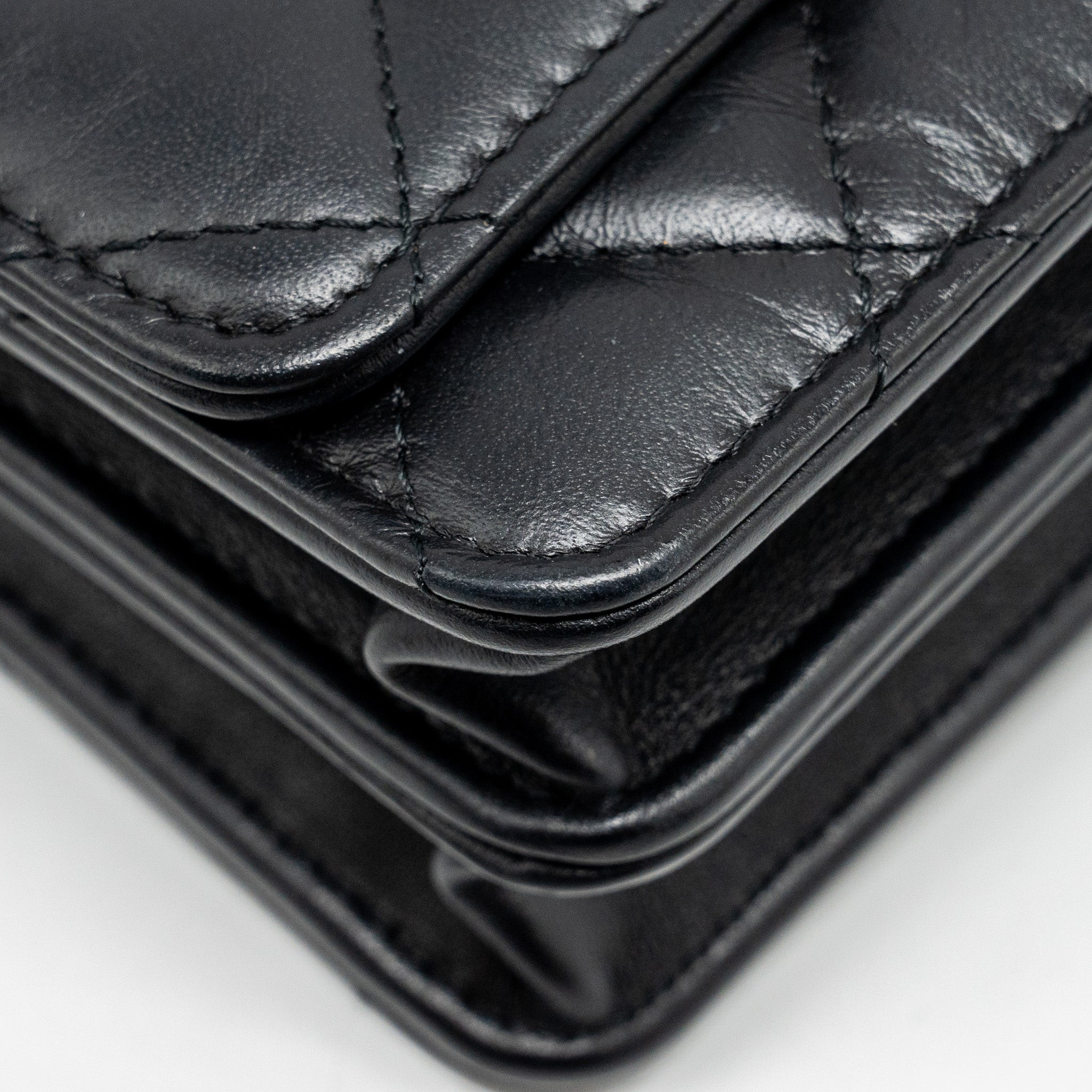 CHANEL MINI 2.55 REISSUE WALLET ON CHAIN AGED CALFSKIN BLACK GHW (MICROCHIP)