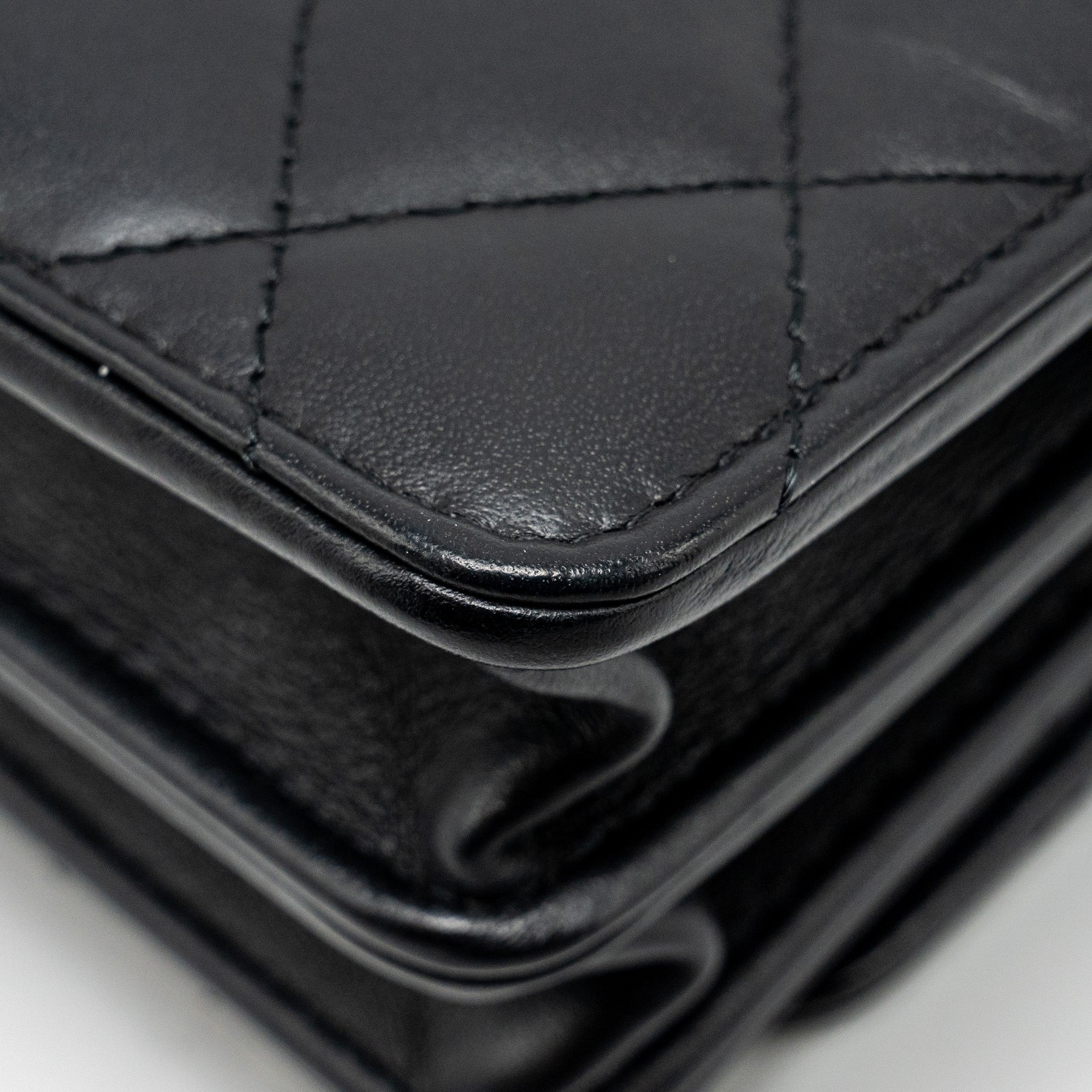 CHANEL MINI 2.55 REISSUE WALLET ON CHAIN AGED CALFSKIN BLACK GHW (MICROCHIP)