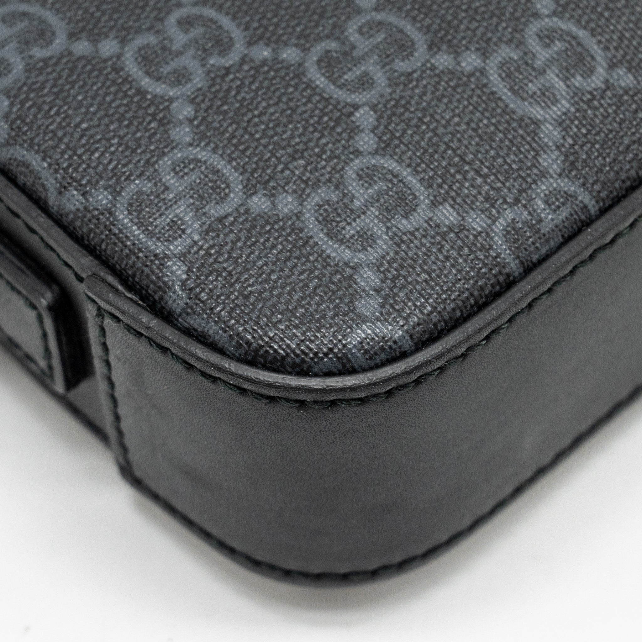 GUCCI POUCH GG SUPREME CANVAS BLACK SHW