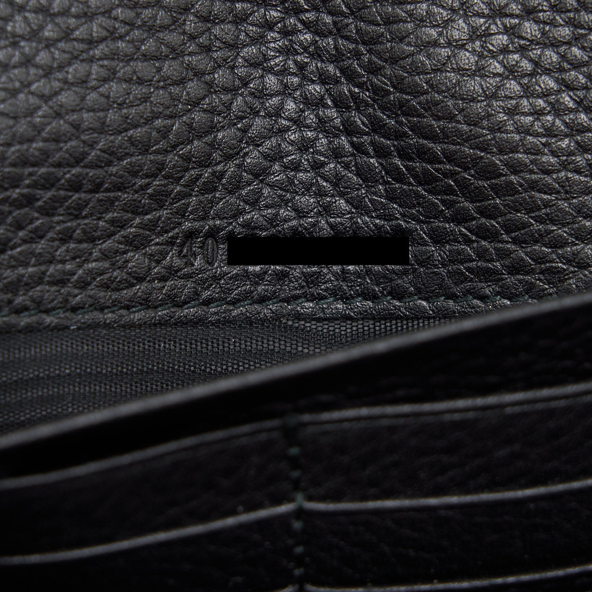 GUCCI GRAINED CALFSKIN GG LOGO WALLET ON CHAIN WITH GHW