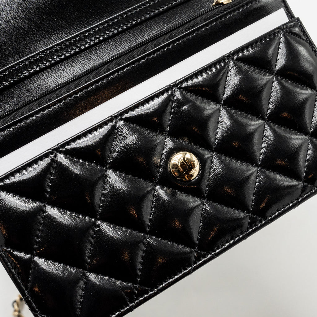 CHANEL WALLET ON CC DETAILED CHAIN SHINY LAMBSKIN BLACK GHW (MICROCHIP)