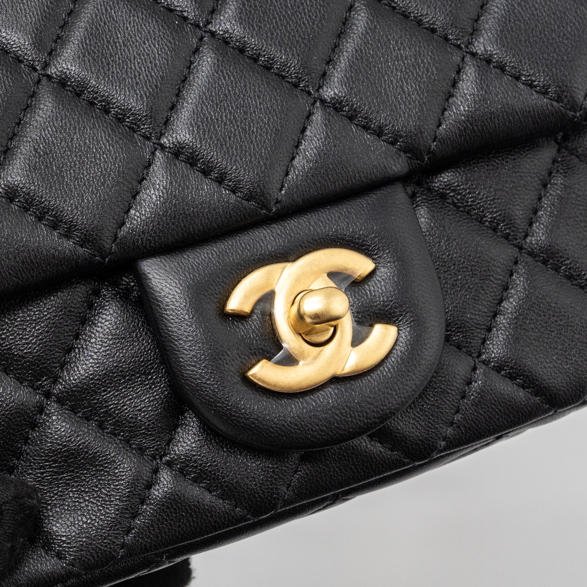 CHANEL PEARL CRUSH MINI SQUARE FLAP BAG LAMBSKIN BLACK GHW(MICROCHIP)