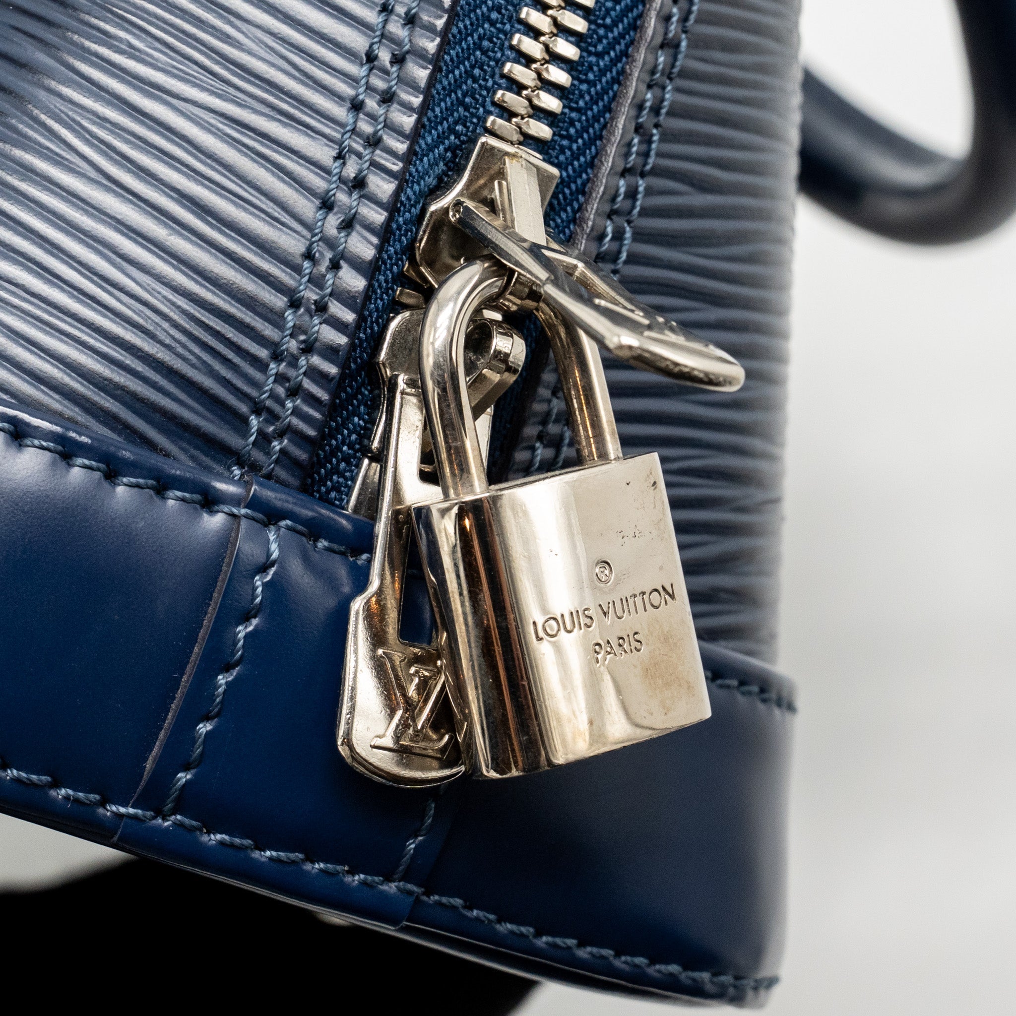 LOUIS VUITTON ALMA BB EPI INDIGO SHW