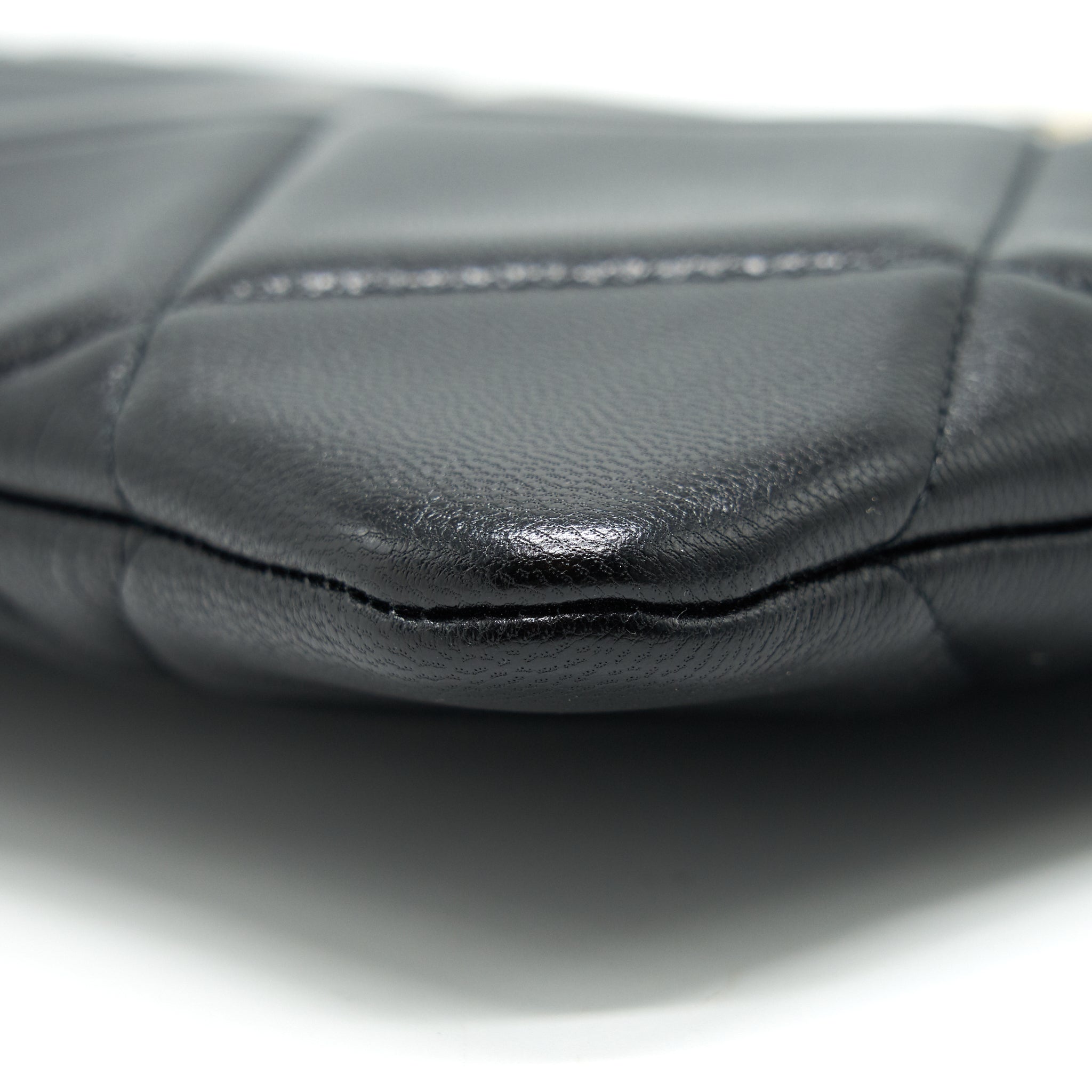 CHANEL 19 POUCH BLACK GHW