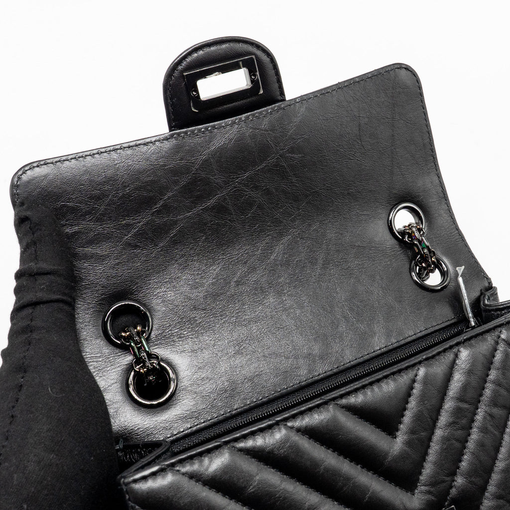 CHANEL MINI 2.55 REISSUE FLAP BAG CHEVRON AGED CALFSKIN SO BLACK