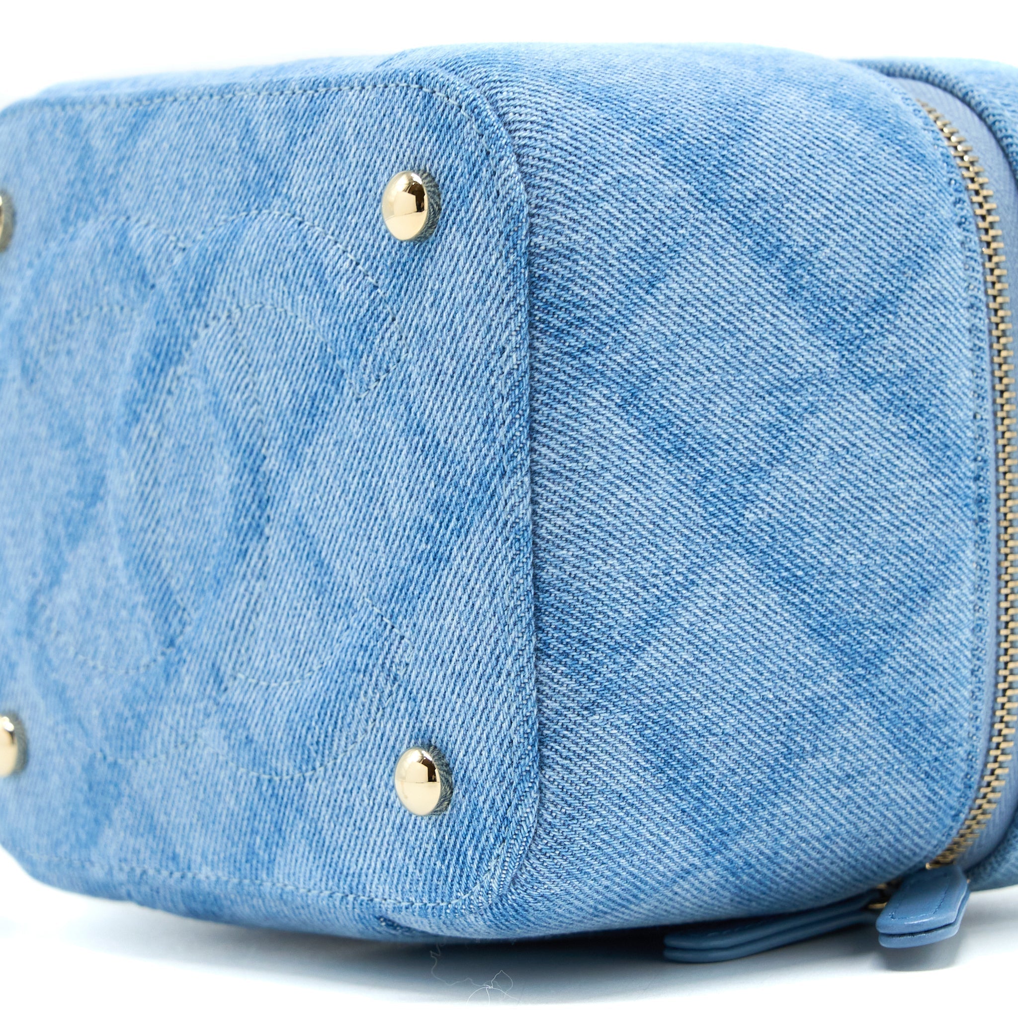 CHANEL VANITY CASE WITH CHAIN DENIM LGHW (MICROCHIP)