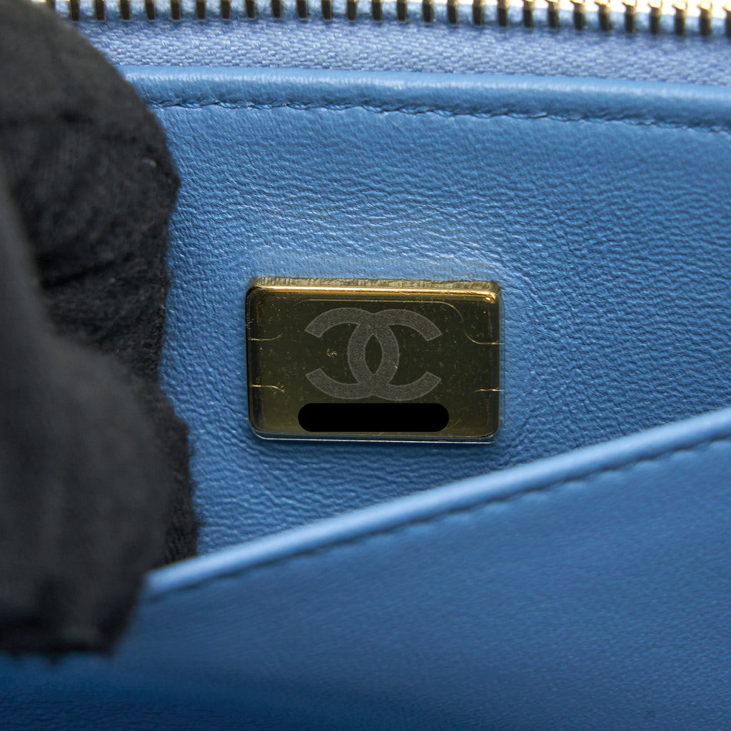 CHANEL VANITY CASE WITH CHAIN DENIM LGHW (MICROCHIP)