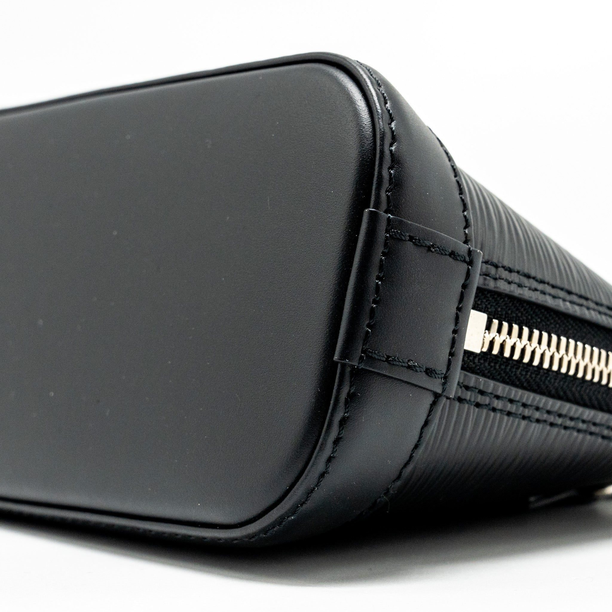 LOUIS VUITTON ALMA NANO EPI BLACK SHW