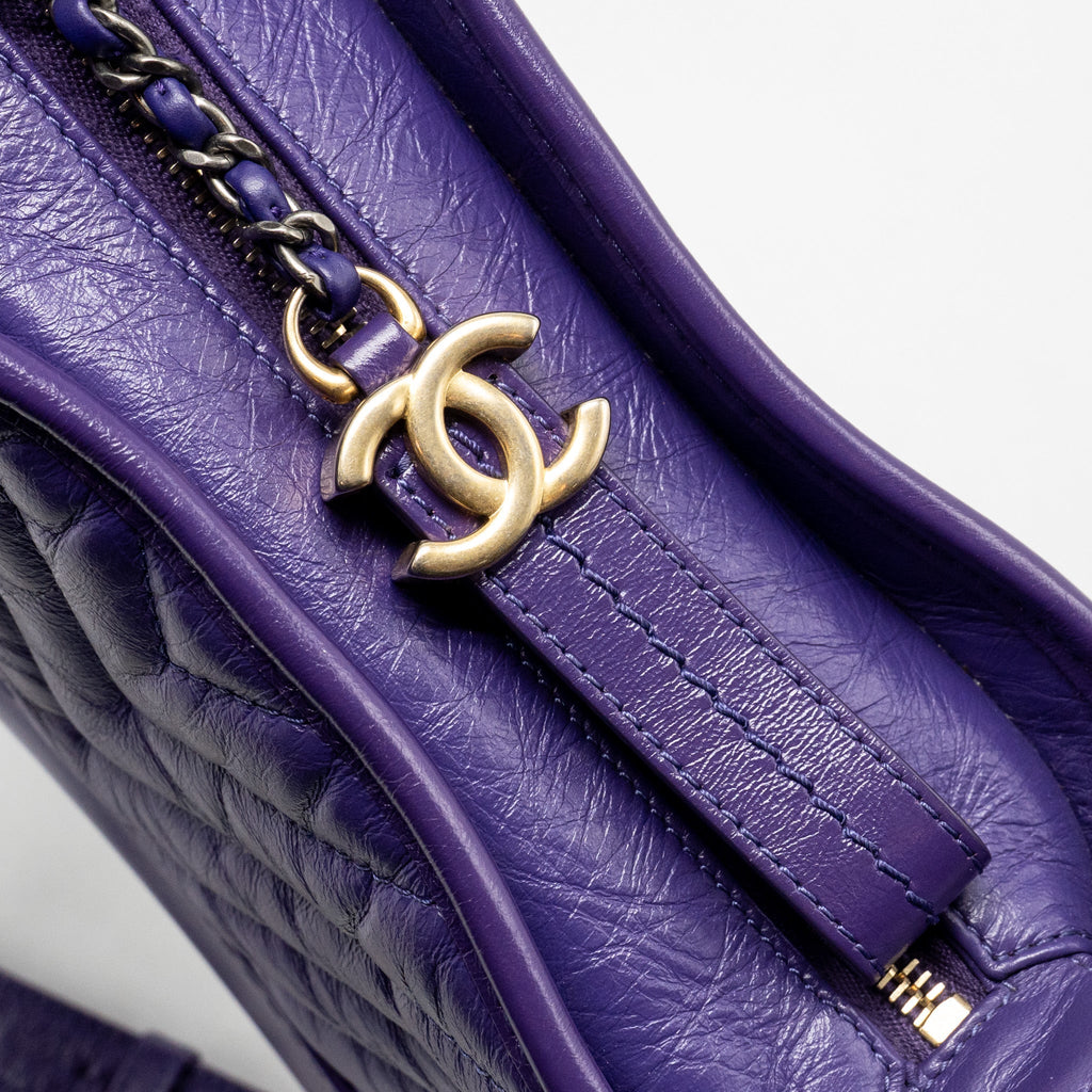 CHANEL SMALL GABRIELLE HOBO BAG CHEVRON AGED CALFSKIN PURPLE MULTICOLOUR HARDWARE