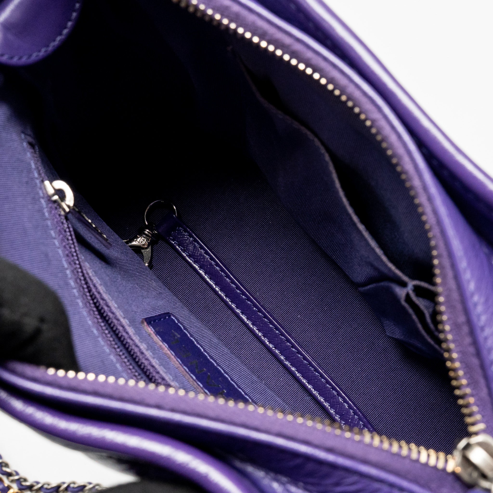 CHANEL SMALL GABRIELLE HOBO BAG CHEVRON AGED CALFSKIN PURPLE MULTICOLOUR HARDWARE