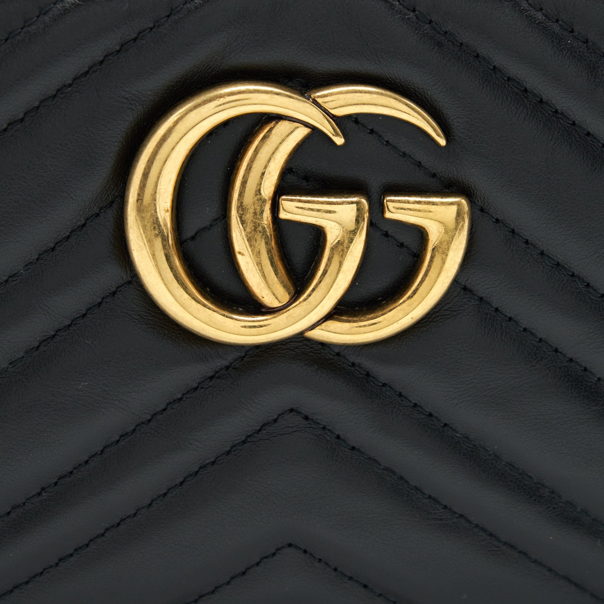 GUCCI GG MARMONT SMALL CAMERA BAG BLACK