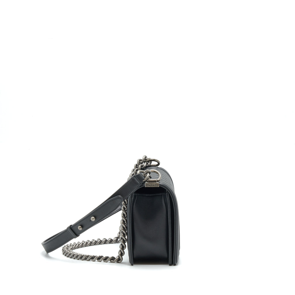 CHANEL MEDIUM BOY CALFSKIN BLACK RUTHENIUM HARDWARE