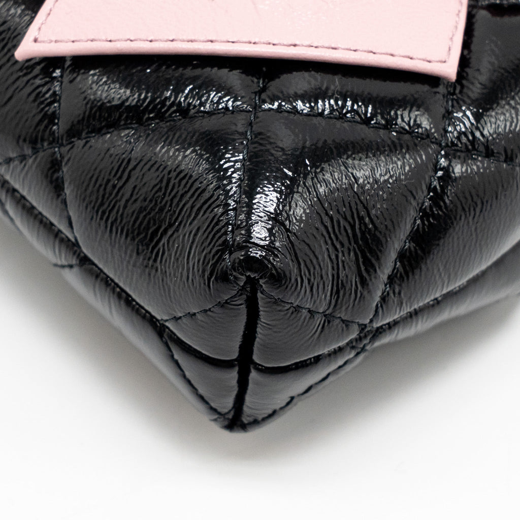 CHANEL 24A BOW KNOT CLUTCH WITH CHAIN PATENT CRUMPLED LAMBSKIN / SHINY LAMBSKIN BLACK / PINK GHW (MICROCHIP)