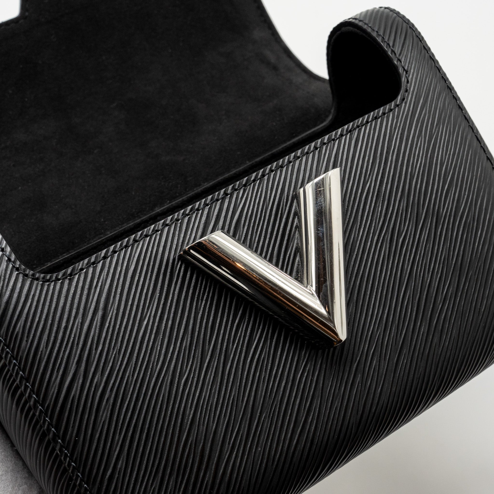 LOUIS VUITTON TWIST PM EPI LEATHER BLACK SHW