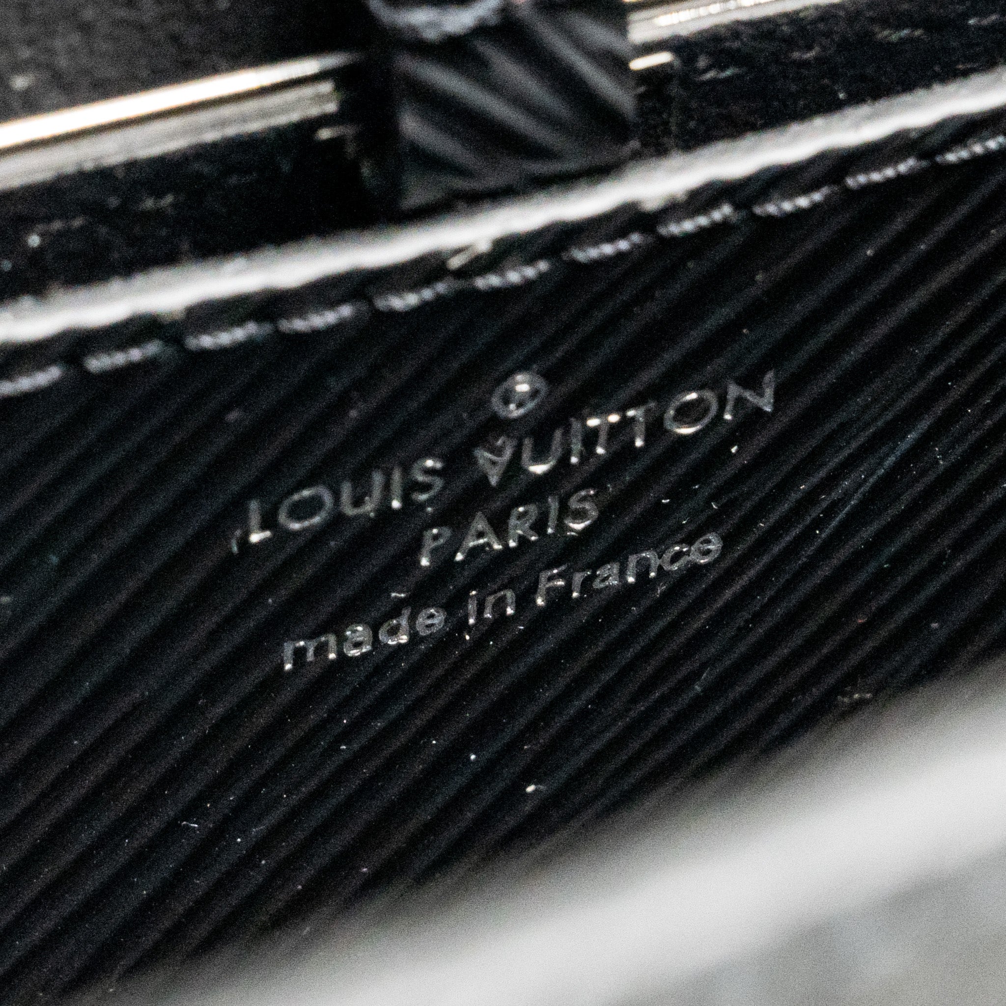 LOUIS VUITTON TWIST PM EPI LEATHER BLACK SHW