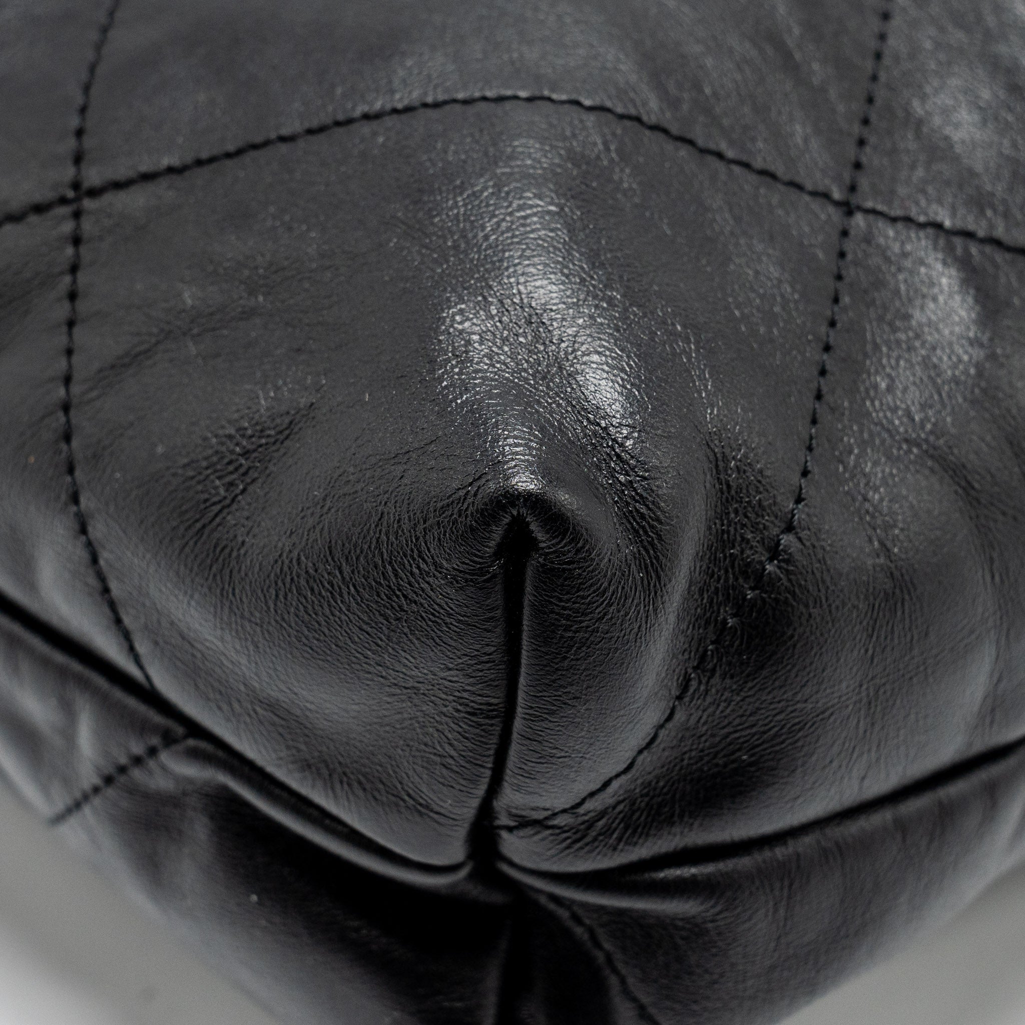 CHANEL MEDIUM 22 BAG CALFSKIN BLACK SHW (MICROCHIP)