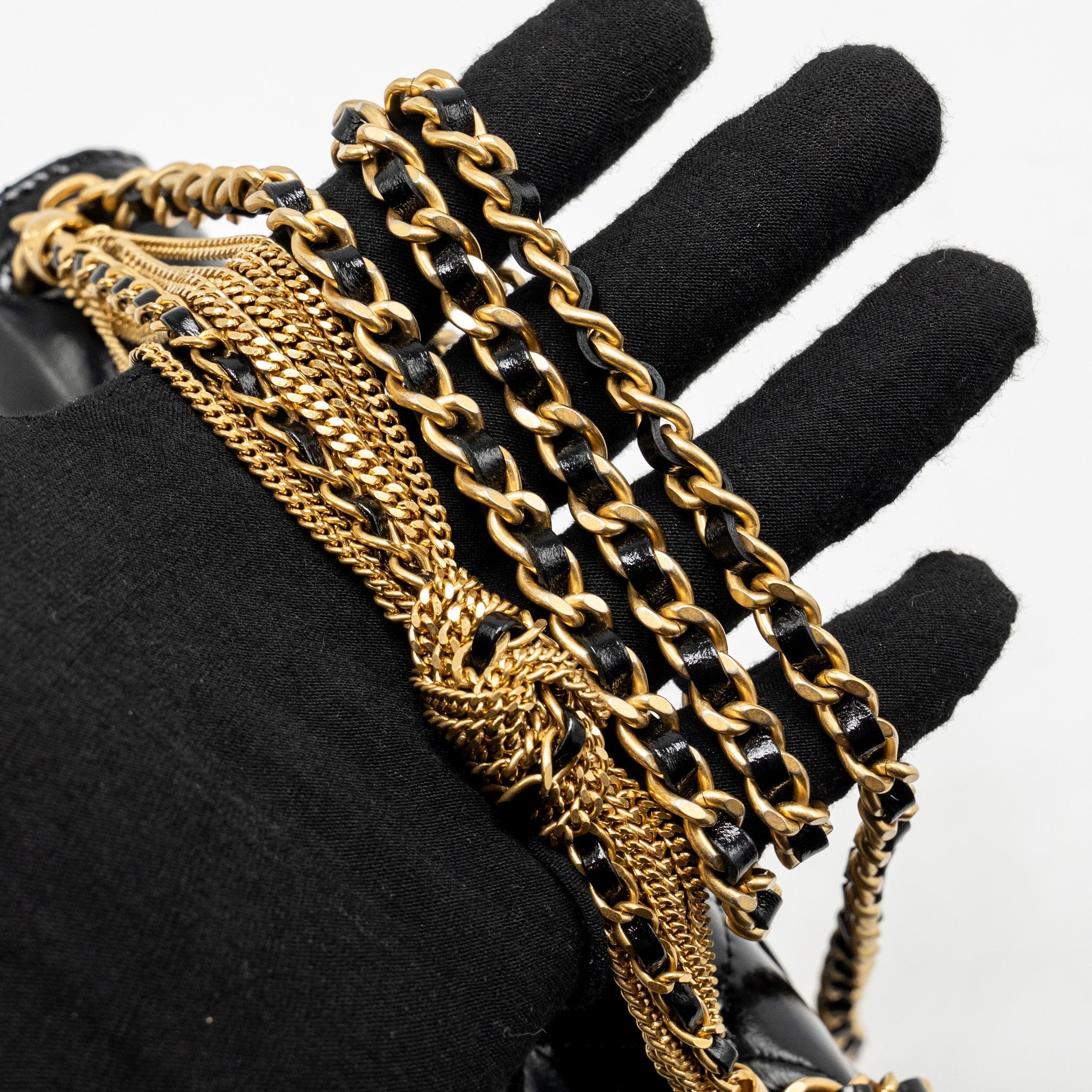 CHANEL 24A DETAILED CHAIN WALLET ON CHAIN SHINY CALFSKIN BLACK GHW (MICROCHIP）