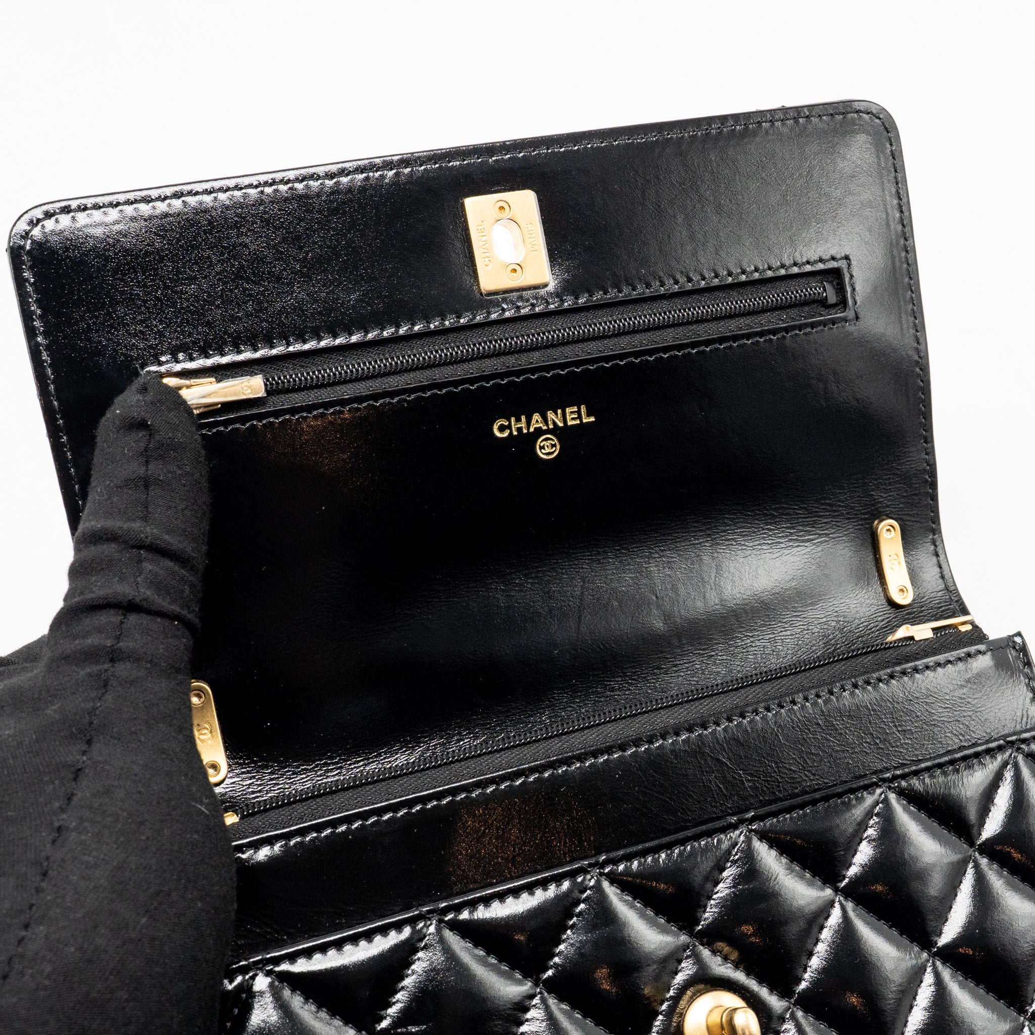 CHANEL 24A DETAILED CHAIN WALLET ON CHAIN SHINY CALFSKIN BLACK GHW (MICROCHIP）