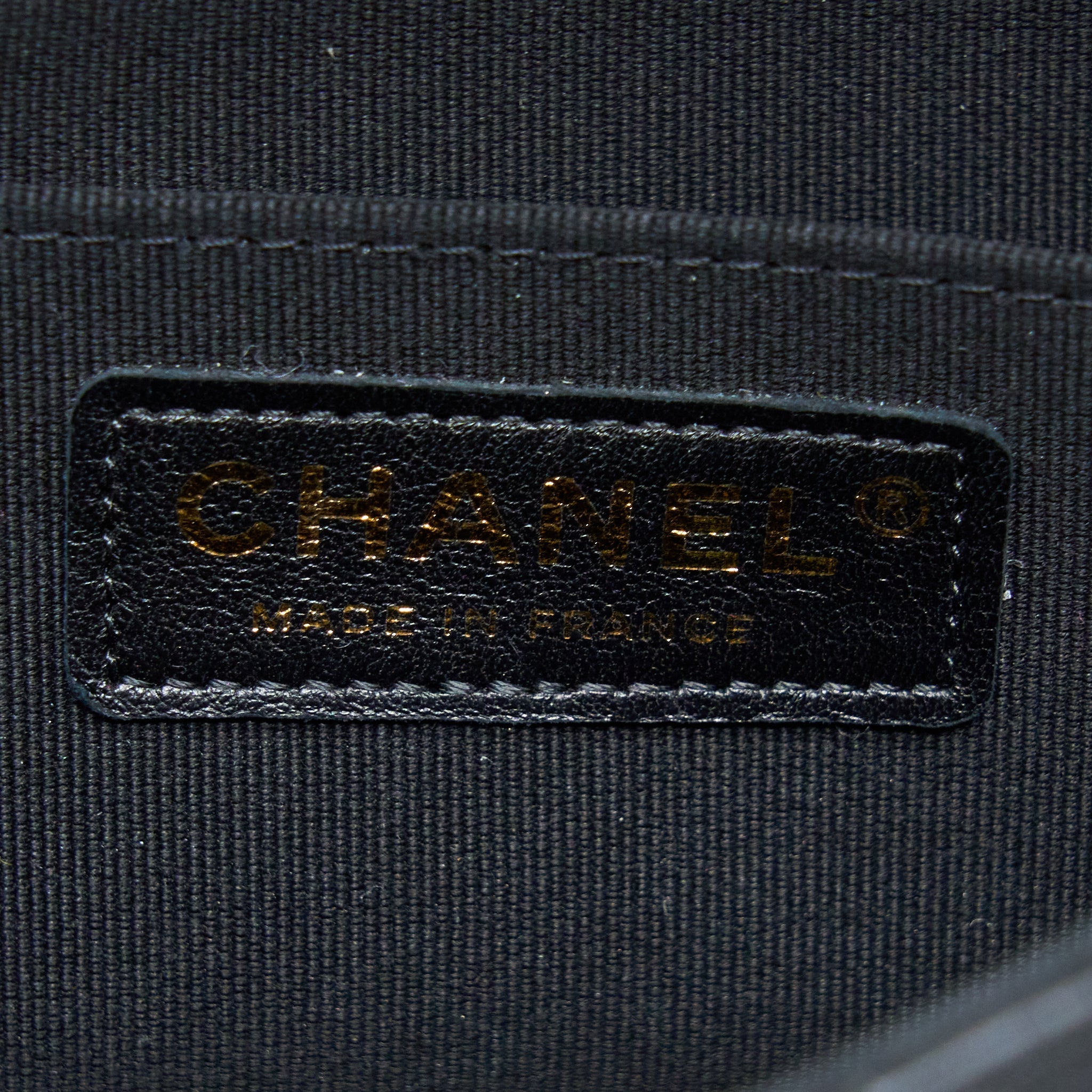 CHANEL 21A QUILTED DETAILED LOGO FLAP BAG LAMBSKIN BLACK GHW (MICROCHIP)