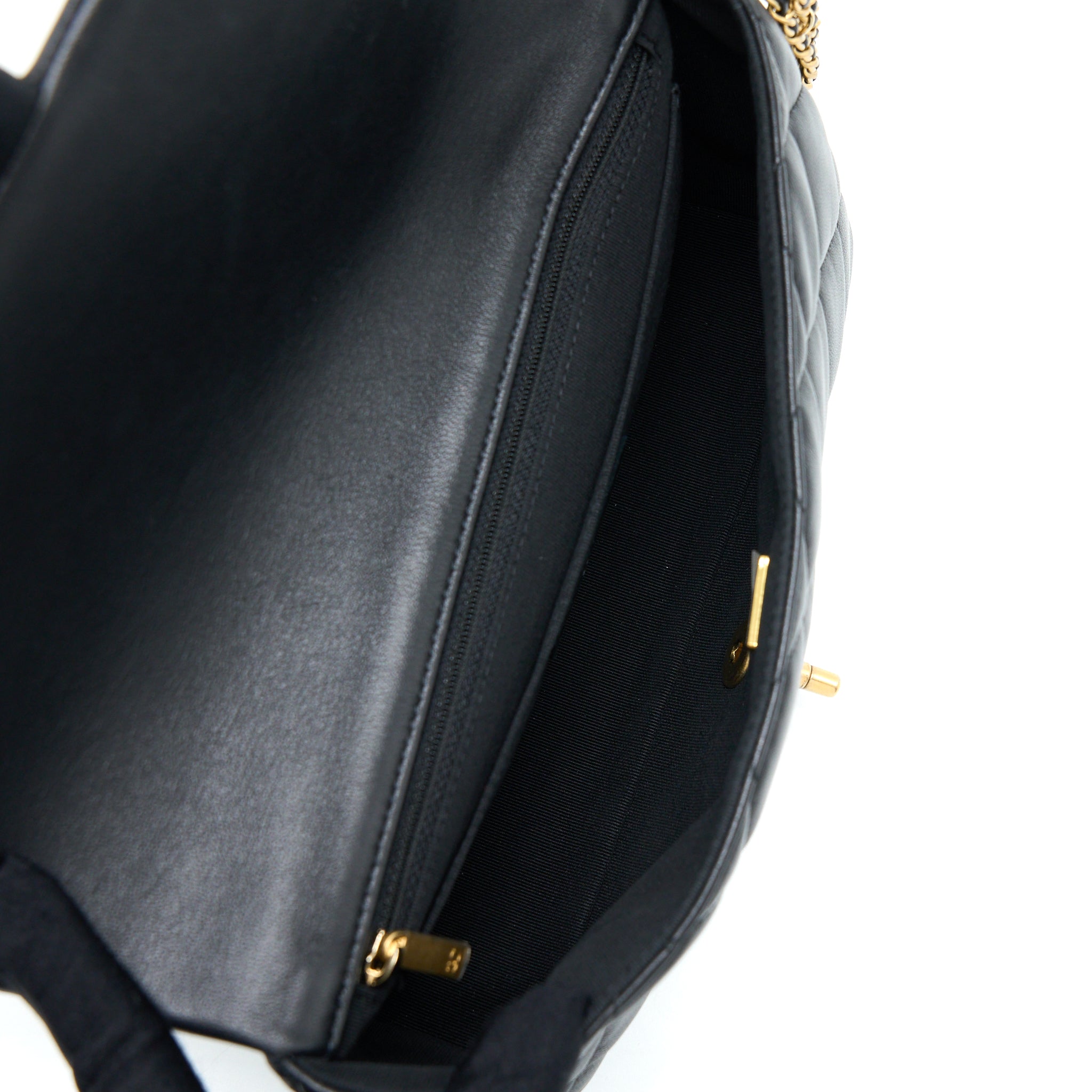 CHANEL 21A QUILTED DETAILED LOGO FLAP BAG LAMBSKIN BLACK GHW (MICROCHIP)