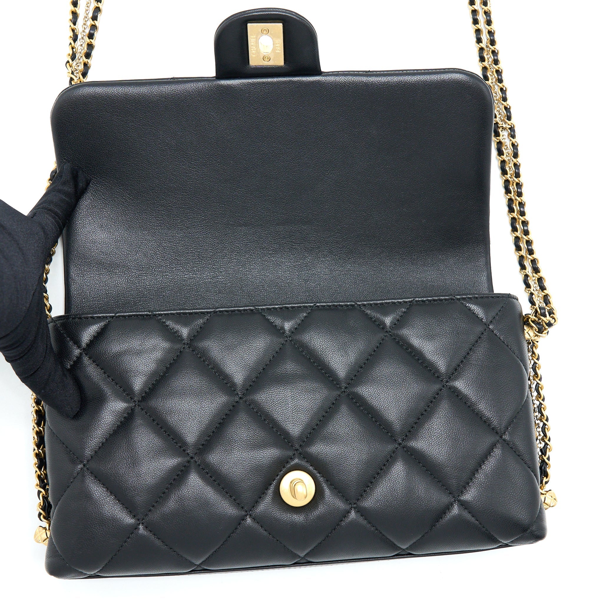 CHANEL 21A QUILTED DETAILED LOGO FLAP BAG LAMBSKIN BLACK GHW (MICROCHIP)