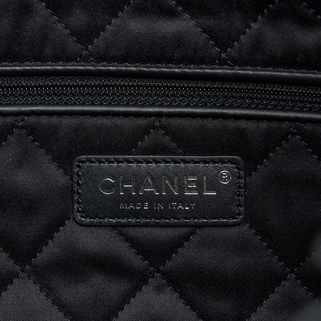 CHANEL MEDIUM 22 BAG SHINY CALFSKIN SO BLACK WITH BLACK HARDWARE (MICROCHIP)