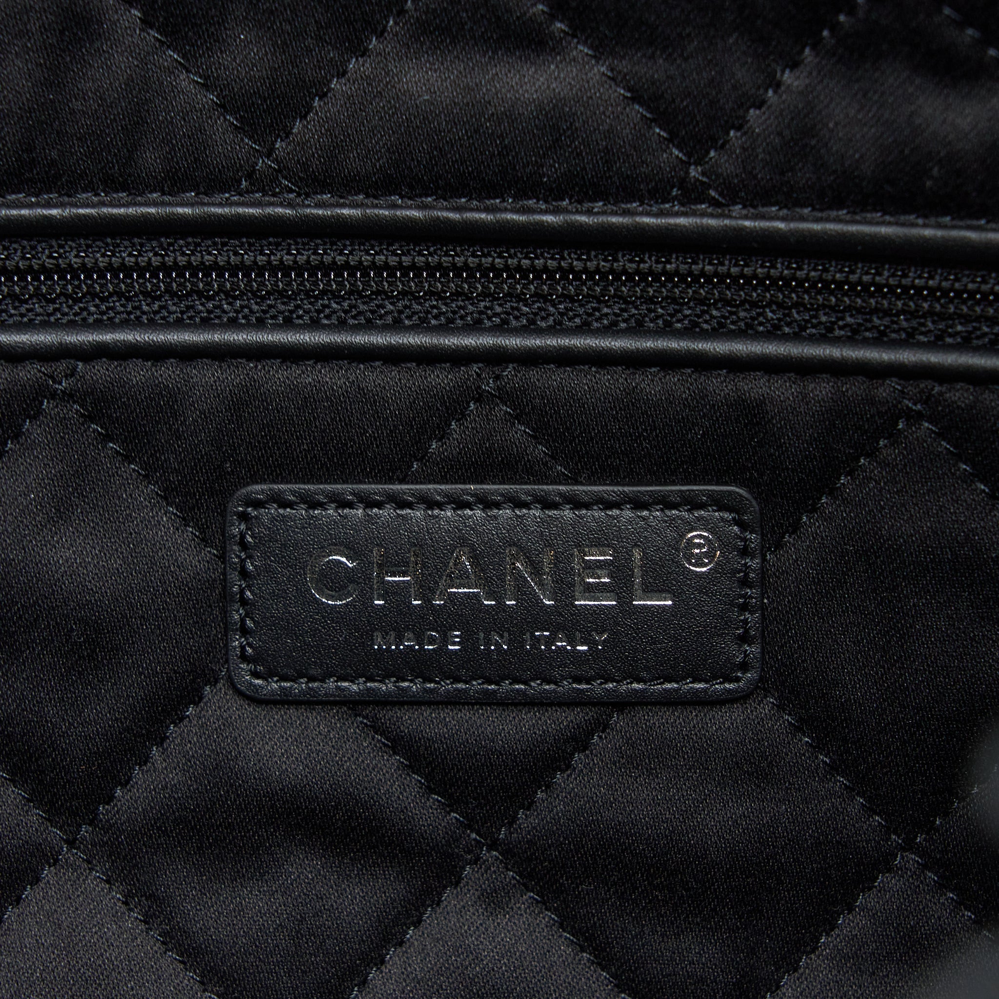 CHANEL MEDIUM 22 BAG SHINY CALFSKIN SO BLACK WITH BLACK HARDWARE (MICROCHIP)