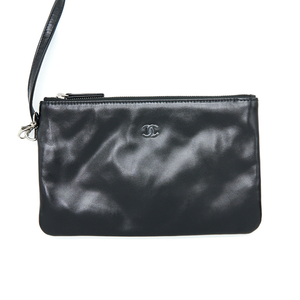 CHANEL MEDIUM 22 BAG SHINY CALFSKIN SO BLACK WITH BLACK HARDWARE (MICROCHIP)