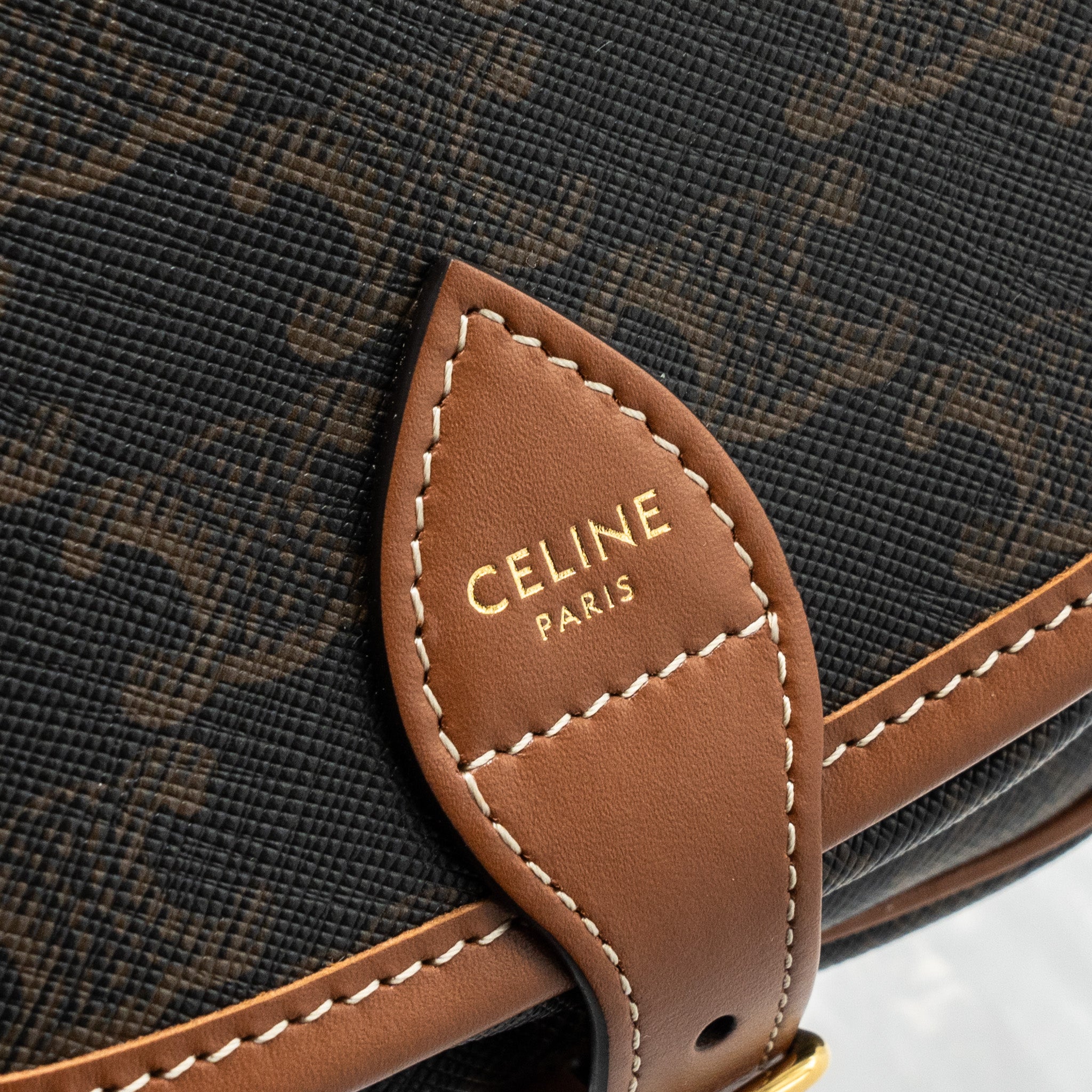 CELINE MEDIUM FOLCO BAG TRIOMPHE CANVAS AND CALFSKIN TAN GHW