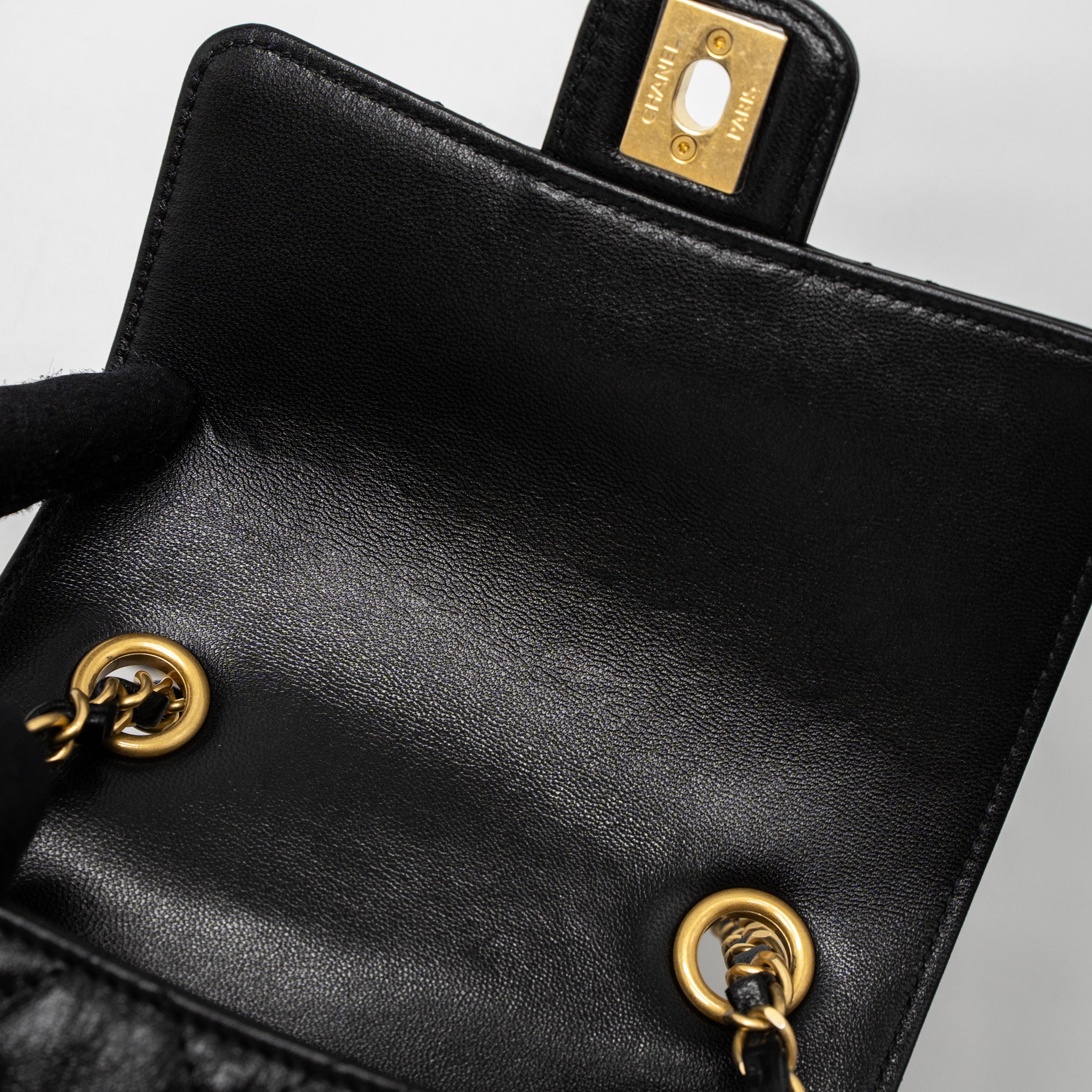 CHANEL 22K RETRO NEW CLASSIC SQUARE MINI FLAP BAG GOATSKIN BLACK BRUSHED GHW (MICROCHIP)