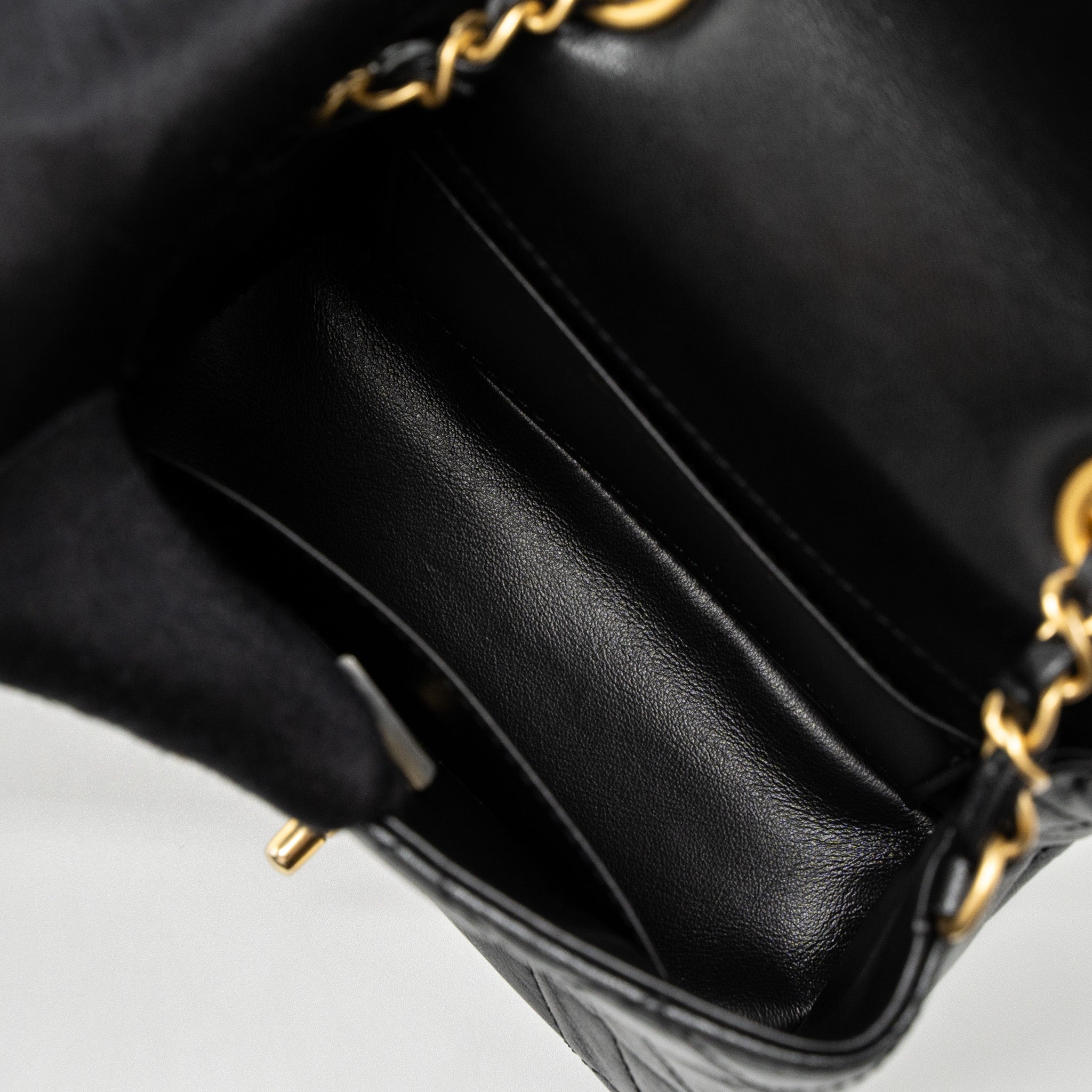 CHANEL 22K RETRO NEW CLASSIC SQUARE MINI FLAP BAG GOATSKIN BLACK BRUSHED GHW (MICROCHIP)