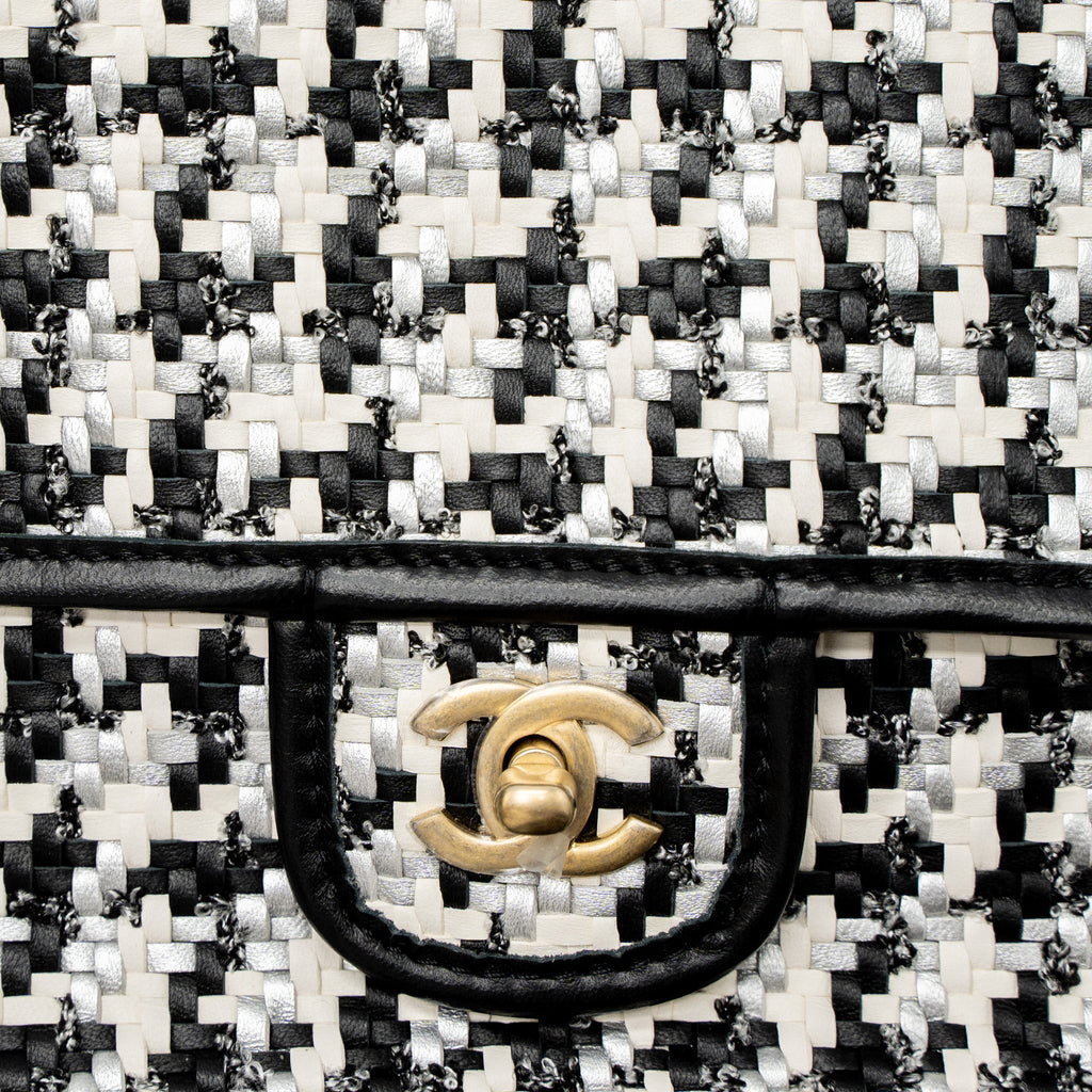 CHANEL 23C HOUNDSTOOTH WEAVING FLAP BAG TWEED/LAMBSKIN BLACK/WHITE BRUSHED GHW (MICROCHIP)