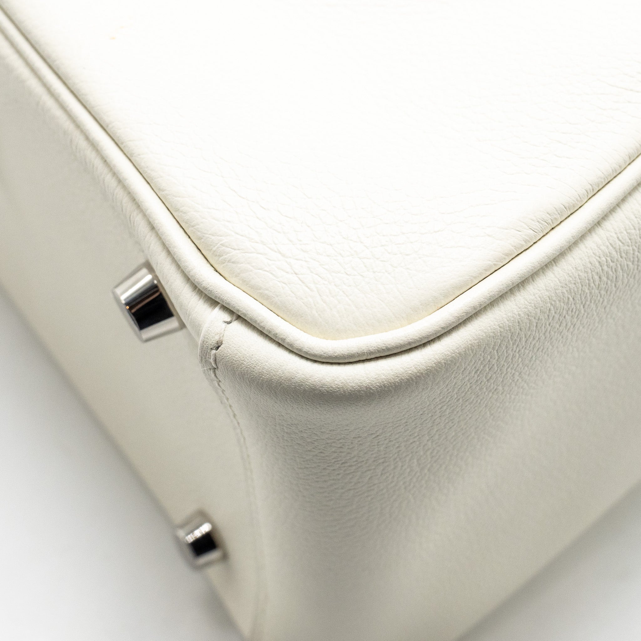 HERMES LINDY26 EVERCOLOR BLANC SHW