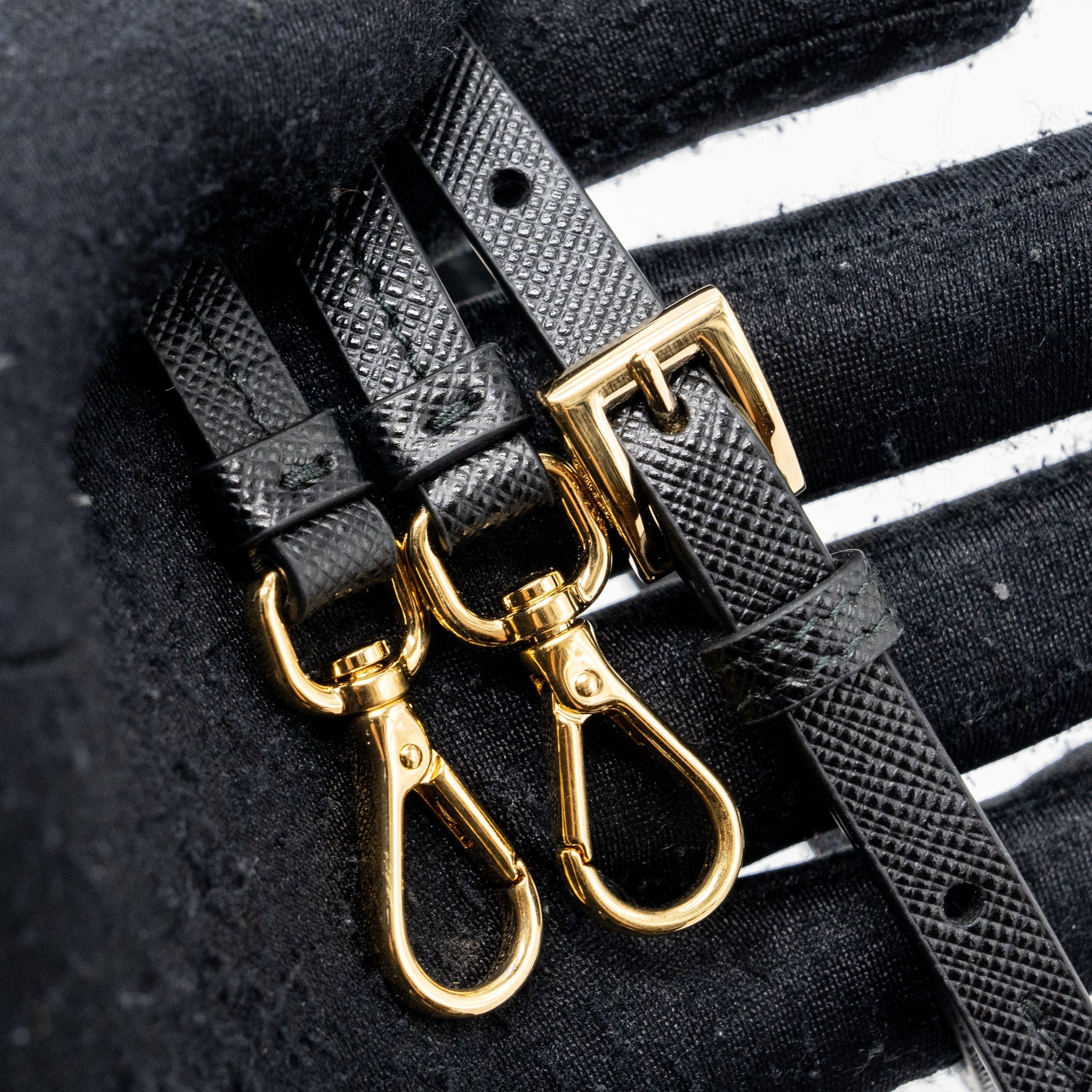 PRADA CARD HOLDER WITH SHOULDER STRAP SAFFIANO LEATHER BLACK GHW