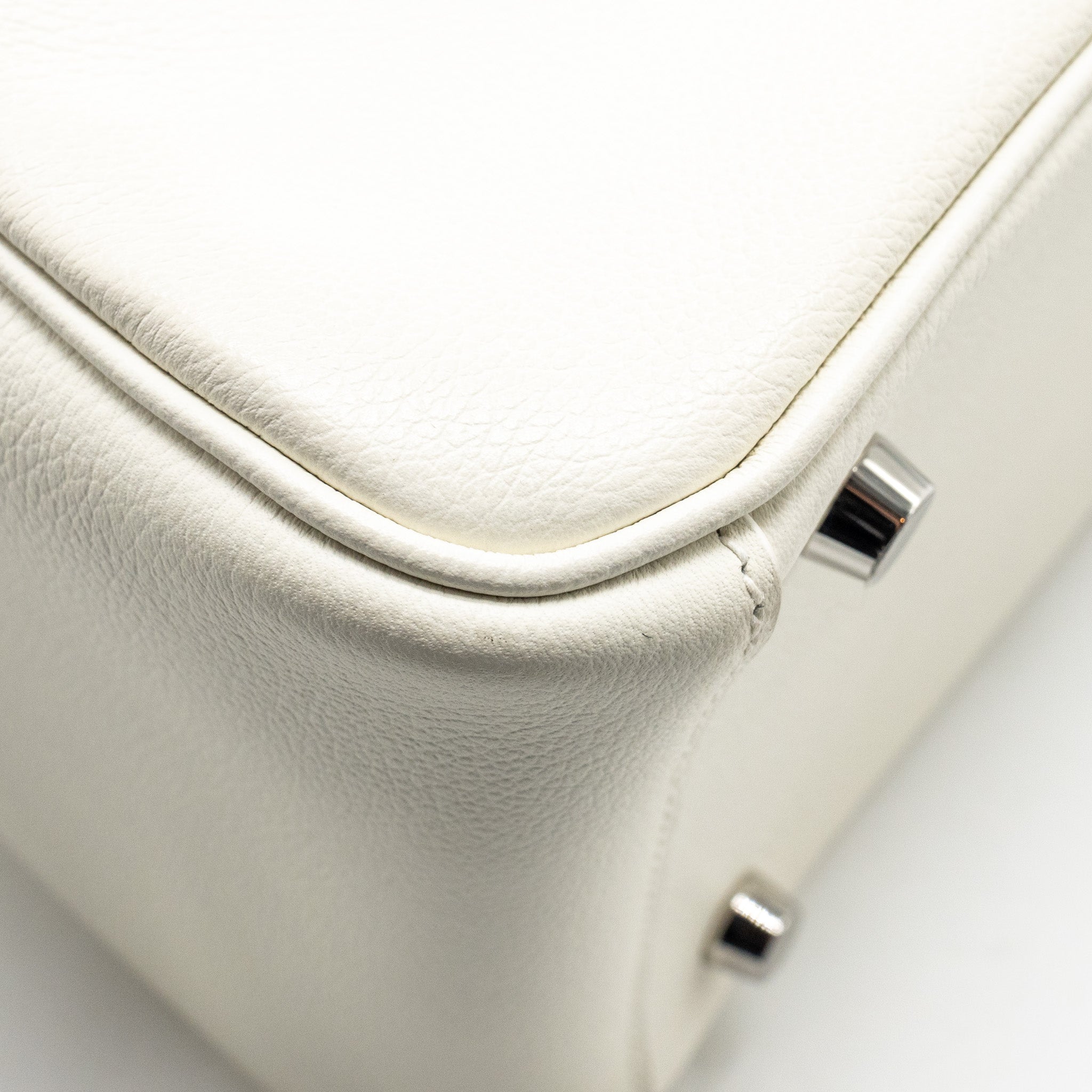 HERMES LINDY26 EVERCOLOR BLANC SHW