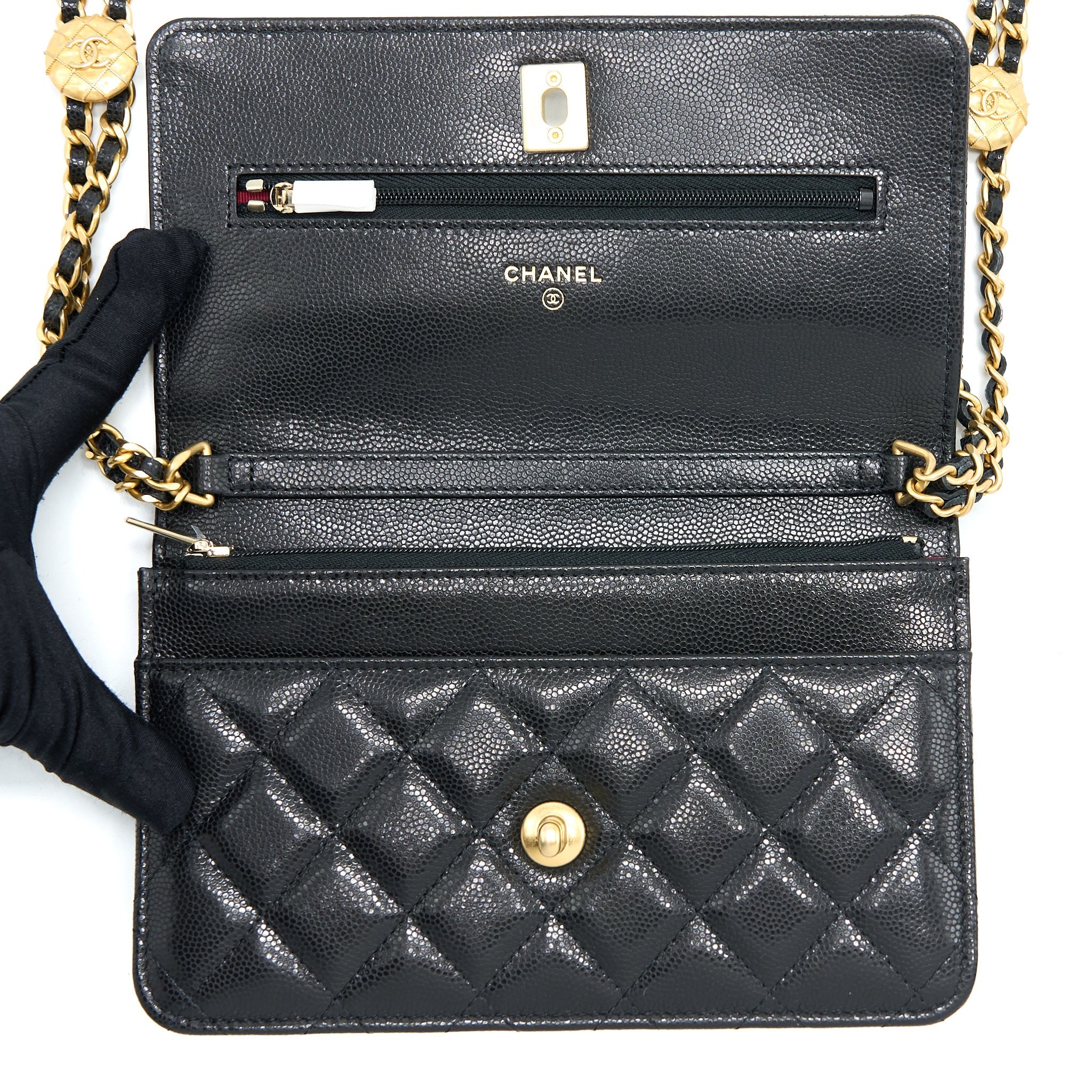CHANEL 22A TWIST YOUR BUTTON WALLET ON CHAIN CAVIAR BLACK GHW (MICROCHIP)