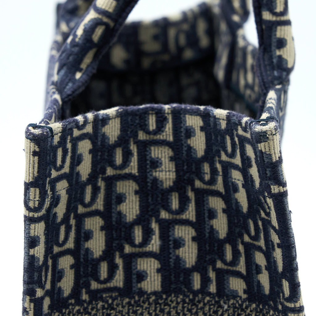 DIOR MEDIUM BOOK TOTE OBLIQUE EMBROIDERY BLUE
