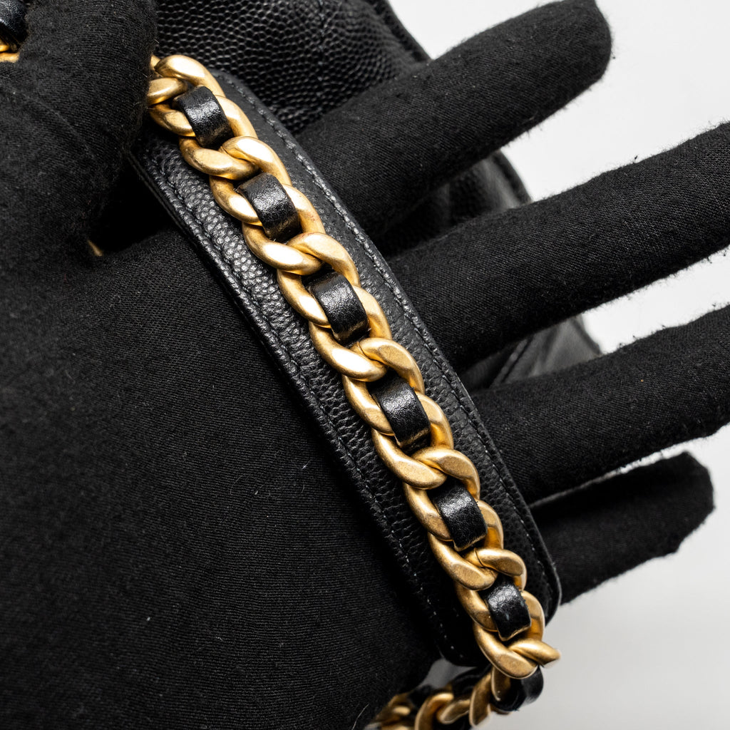CHANEL 25 MEDIUM CAVIAR BLACK GHW (MICROCHIP)