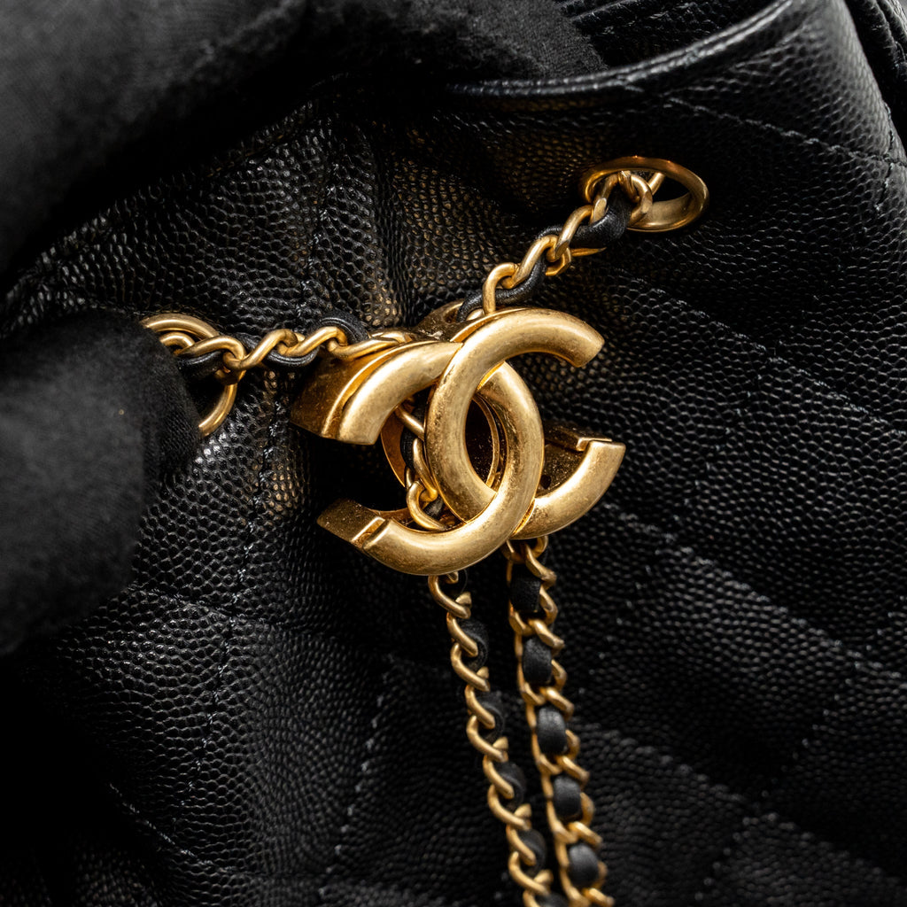 CHANEL 25 MEDIUM CAVIAR BLACK GHW (MICROCHIP)
