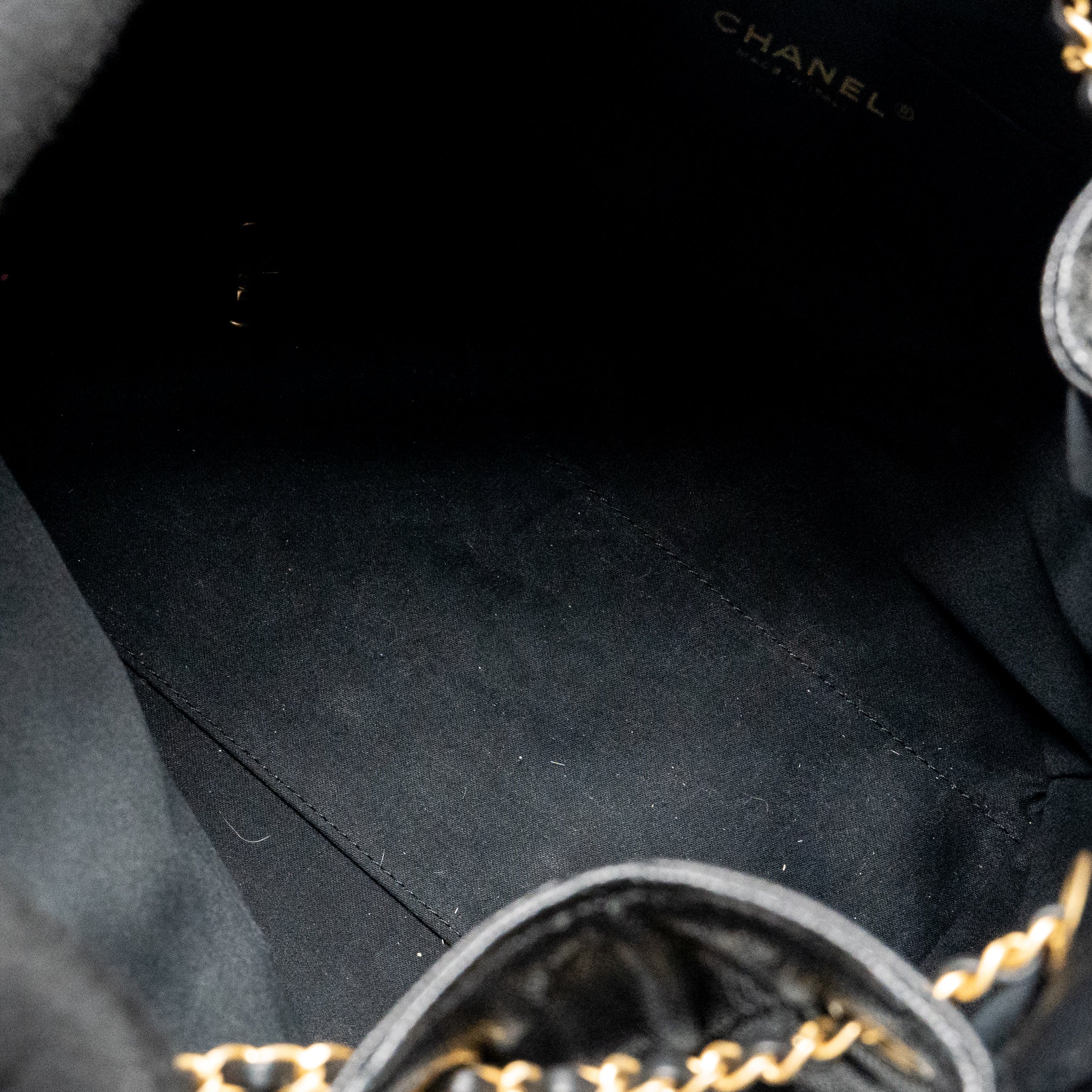 CHANEL 25 MEDIUM CAVIAR BLACK GHW (MICROCHIP)