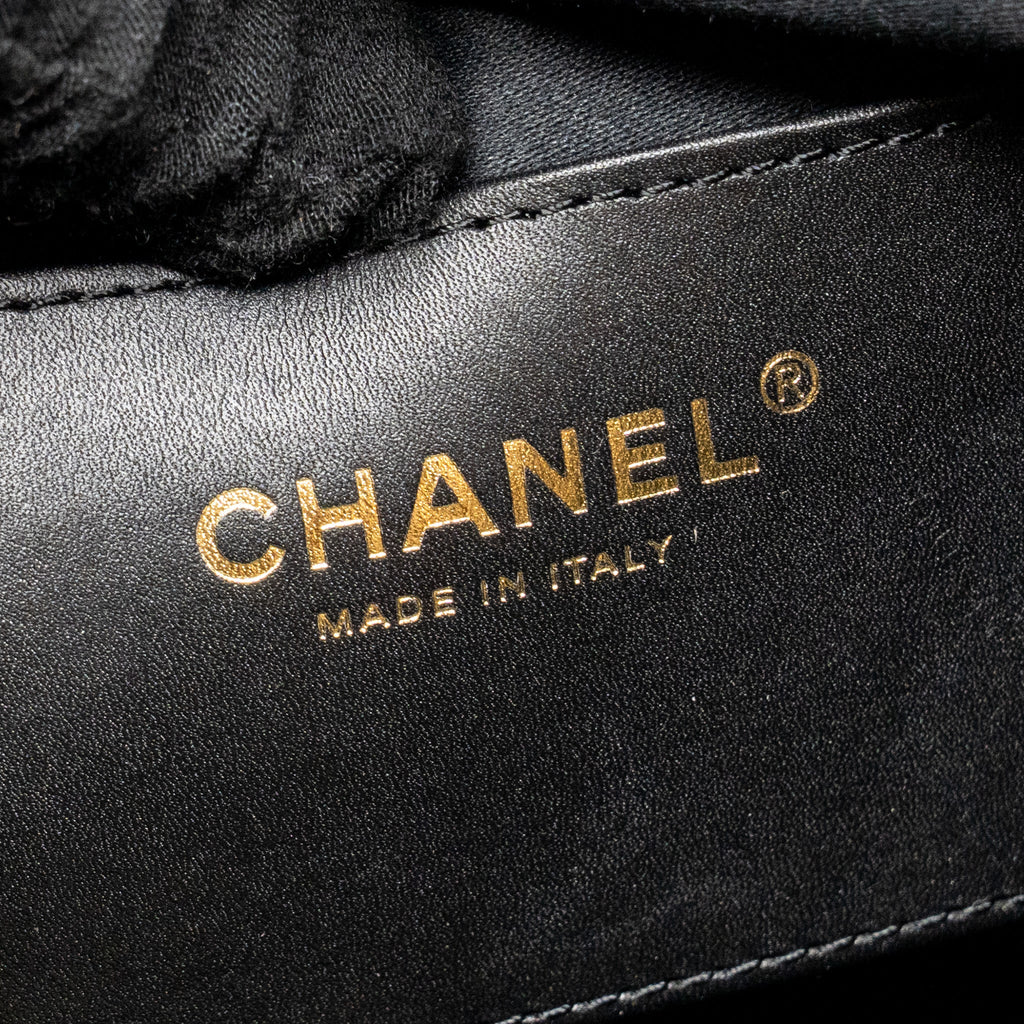 CHANEL 25 MEDIUM CAVIAR BLACK GHW (MICROCHIP)