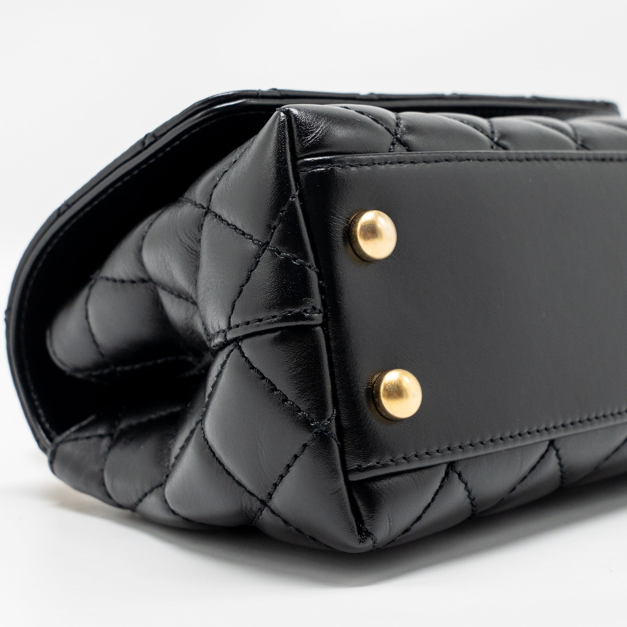 CHANEL DETAILED METAL TOP HANDLE MINI COCO HANDLE FLAP BAG SHINY CALFSKIN BLACK GHW (MICROCHIP)